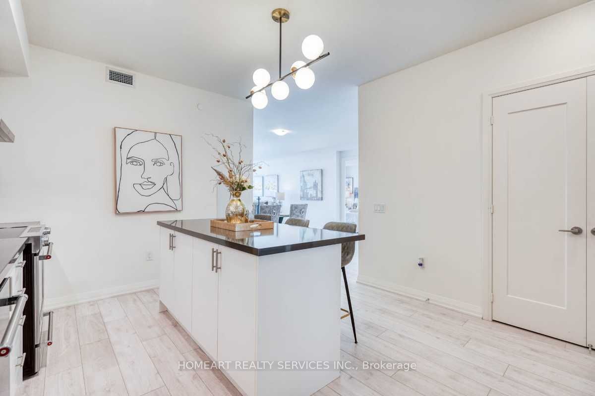 8960 Jane Street 314 Property Photo 6