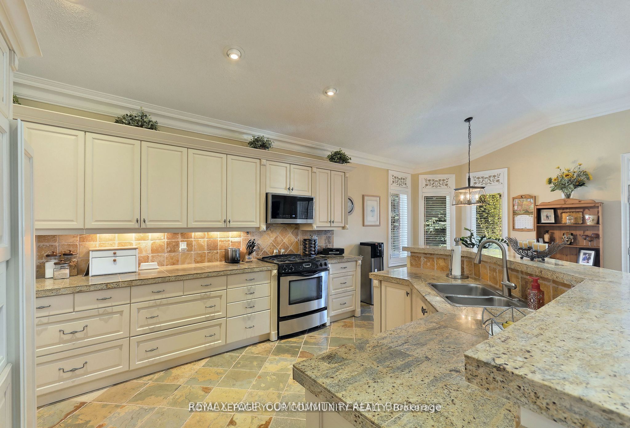 158 Legendary Trail Property Photo 9