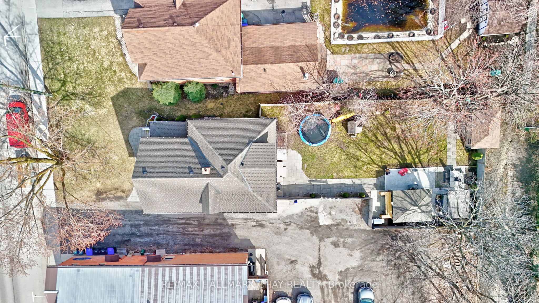 37 Main Street W Property Photo 45