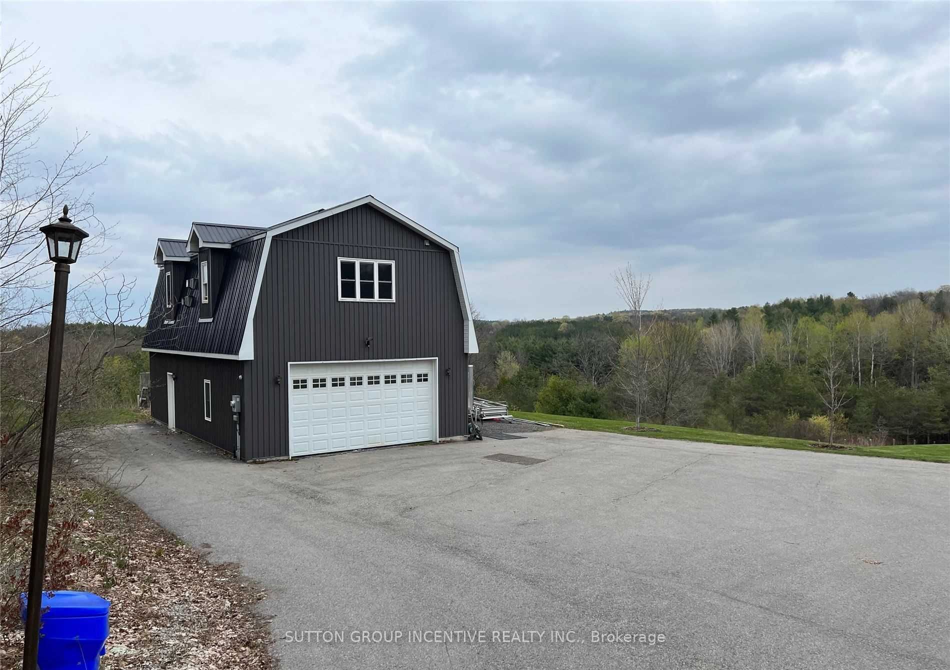 3917 5th Side Road Property Photo 2