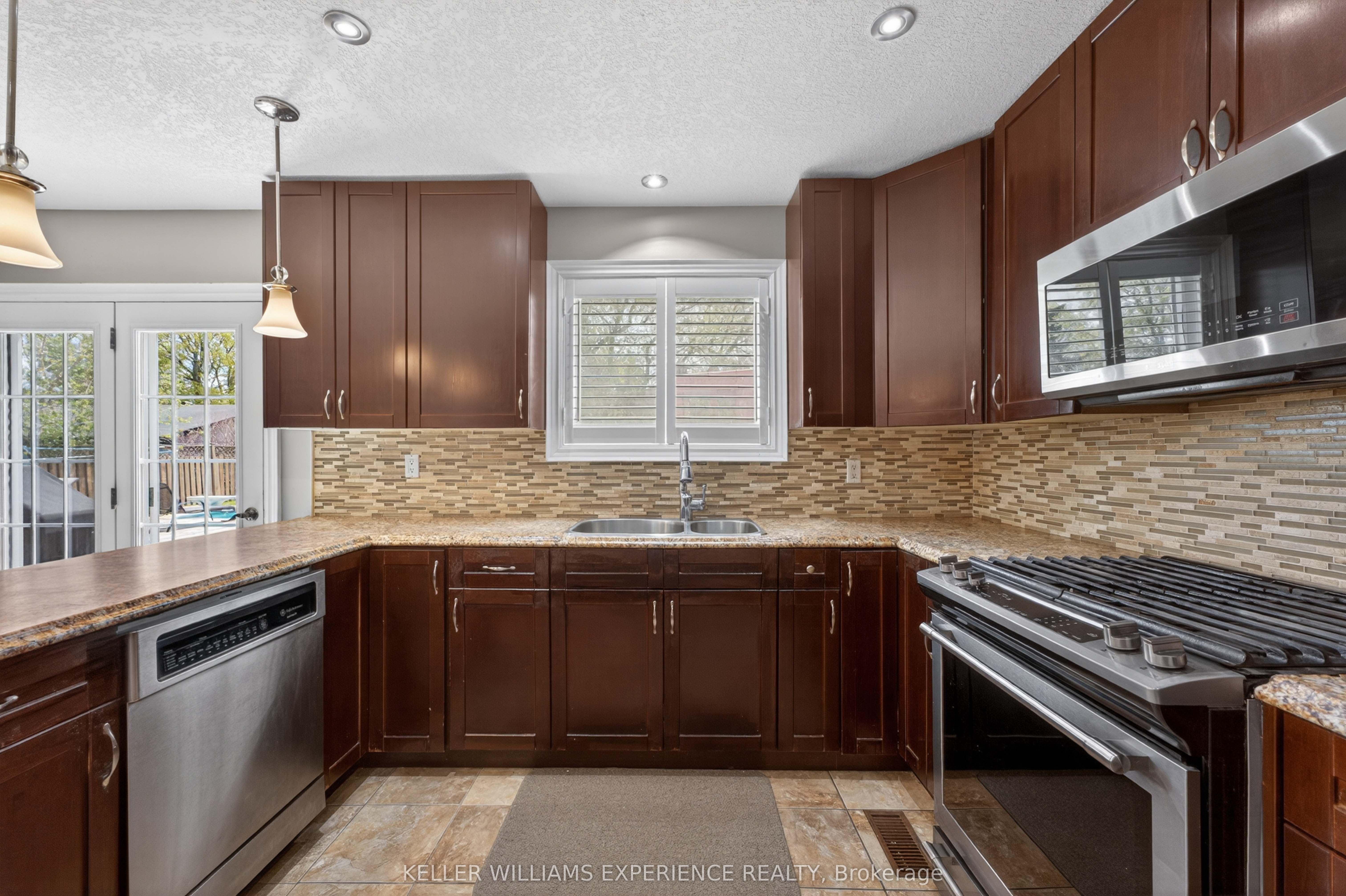 281 Victoria Street E Property Photo 7