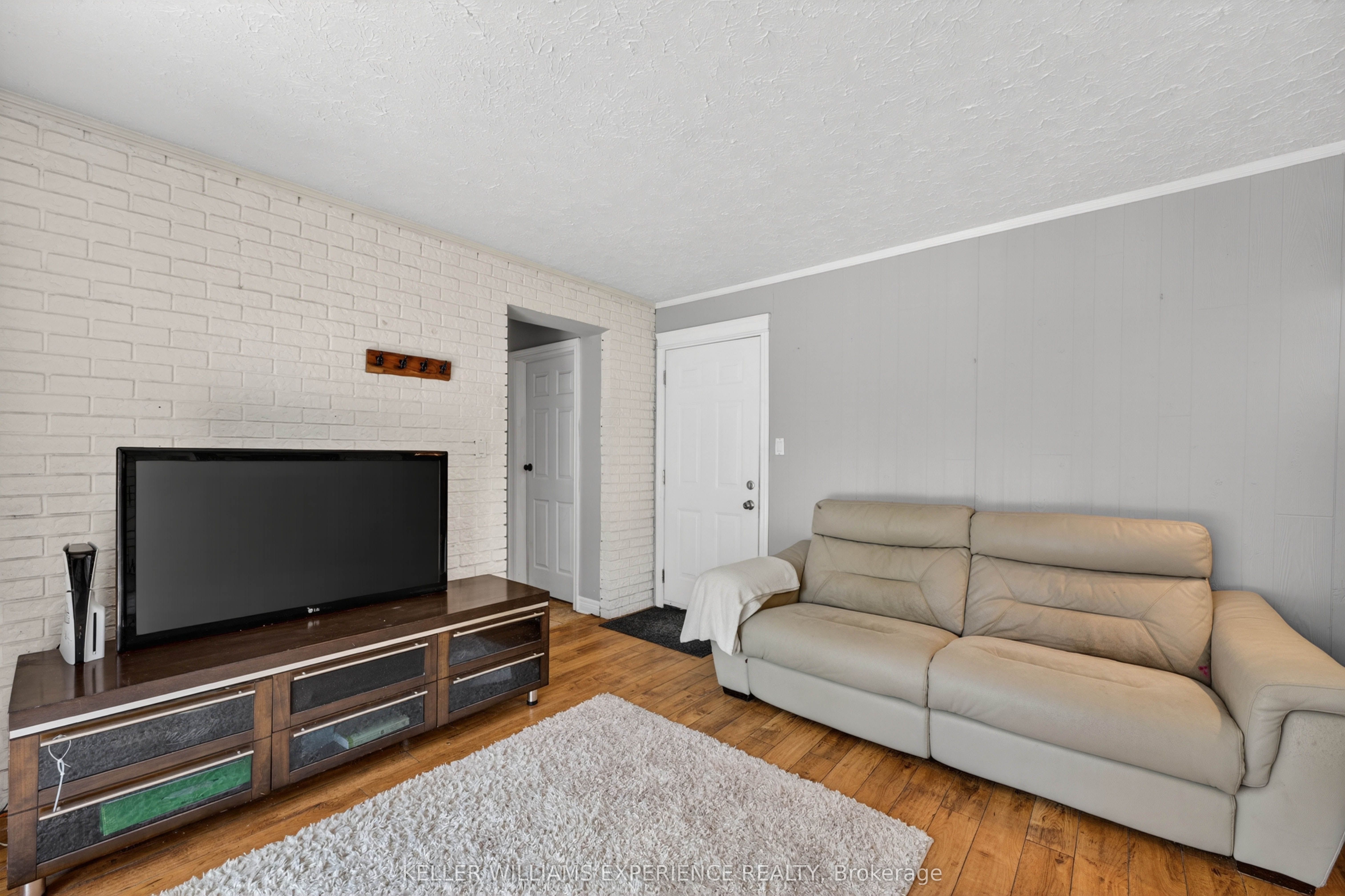 281 Victoria Street E Property Photo 12