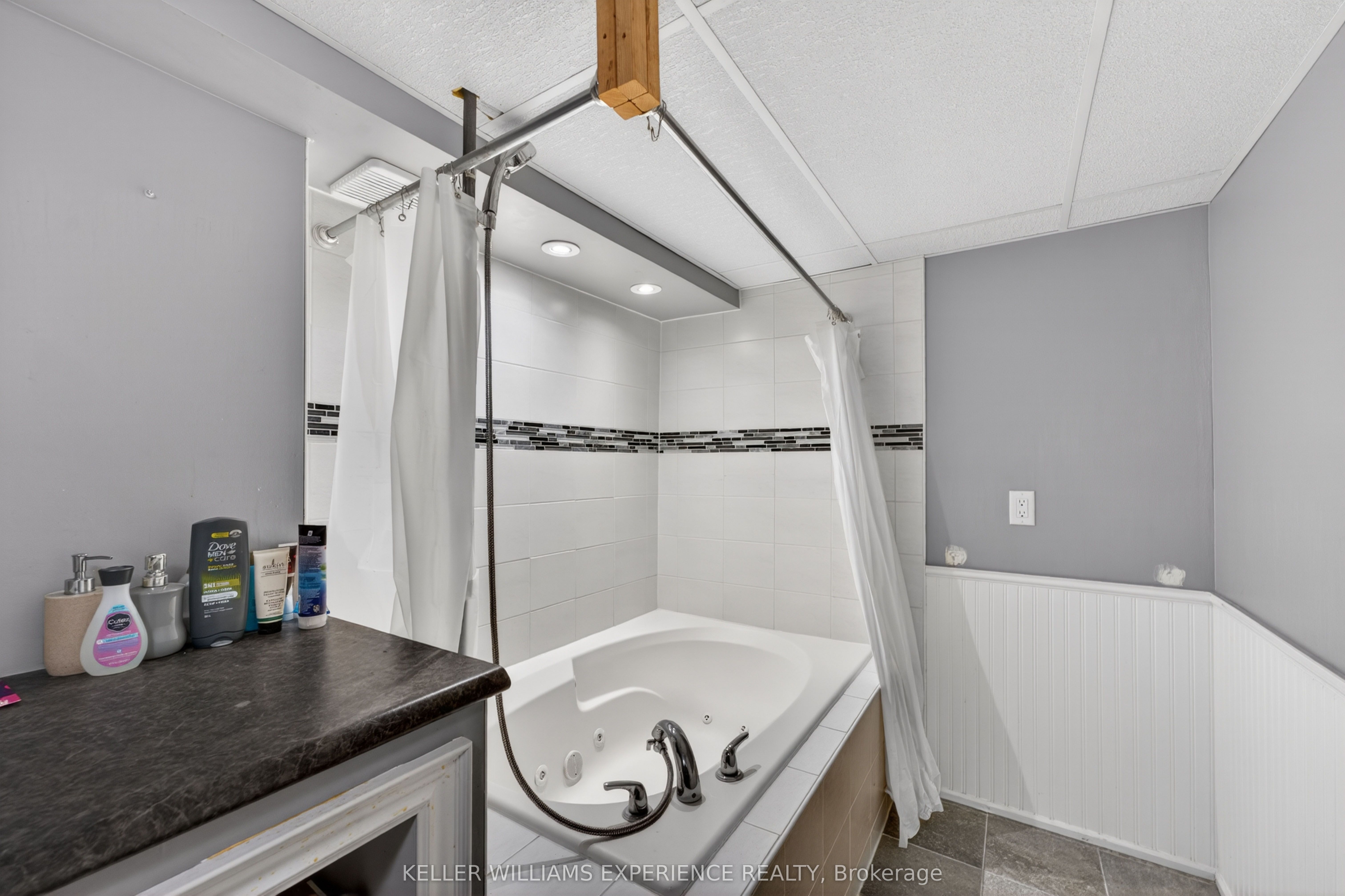 281 Victoria Street E Property Photo 26