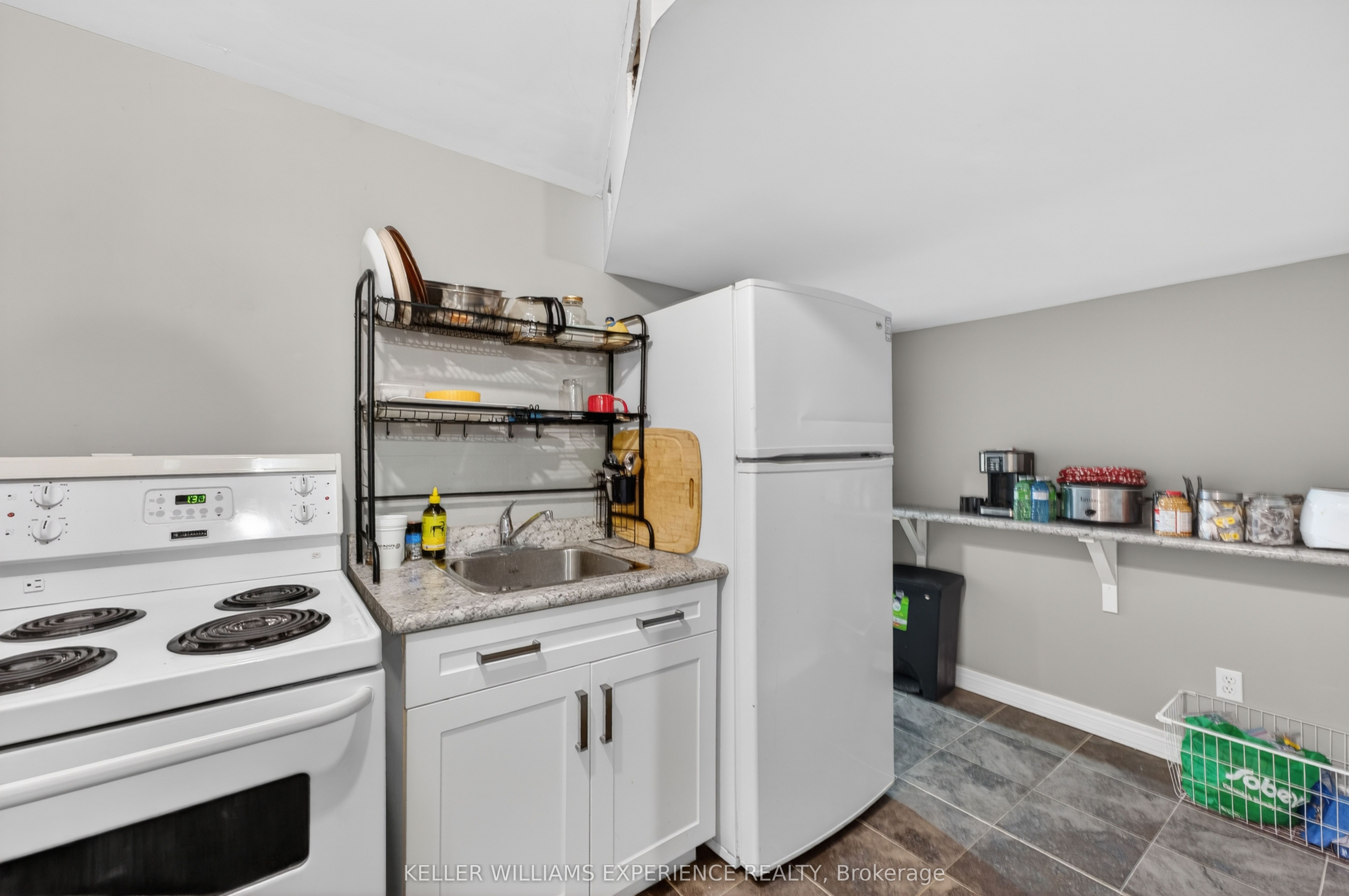 281 Victoria Street E Property Photo 27