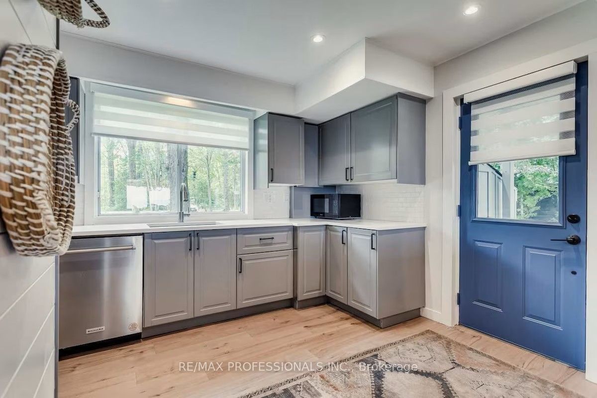 3465 Glenhaven Beach Road Property Photo 6