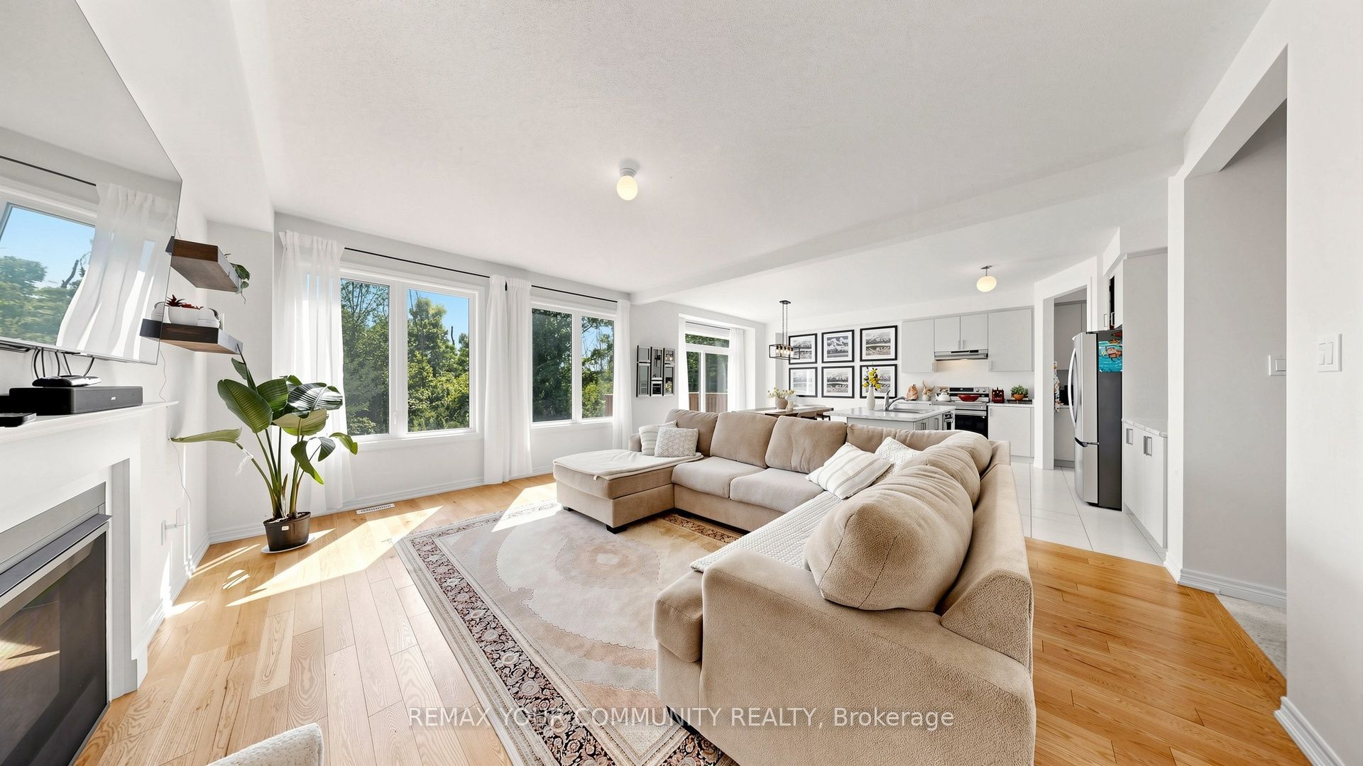 32 Baycroft Boulevard Property Photo 6