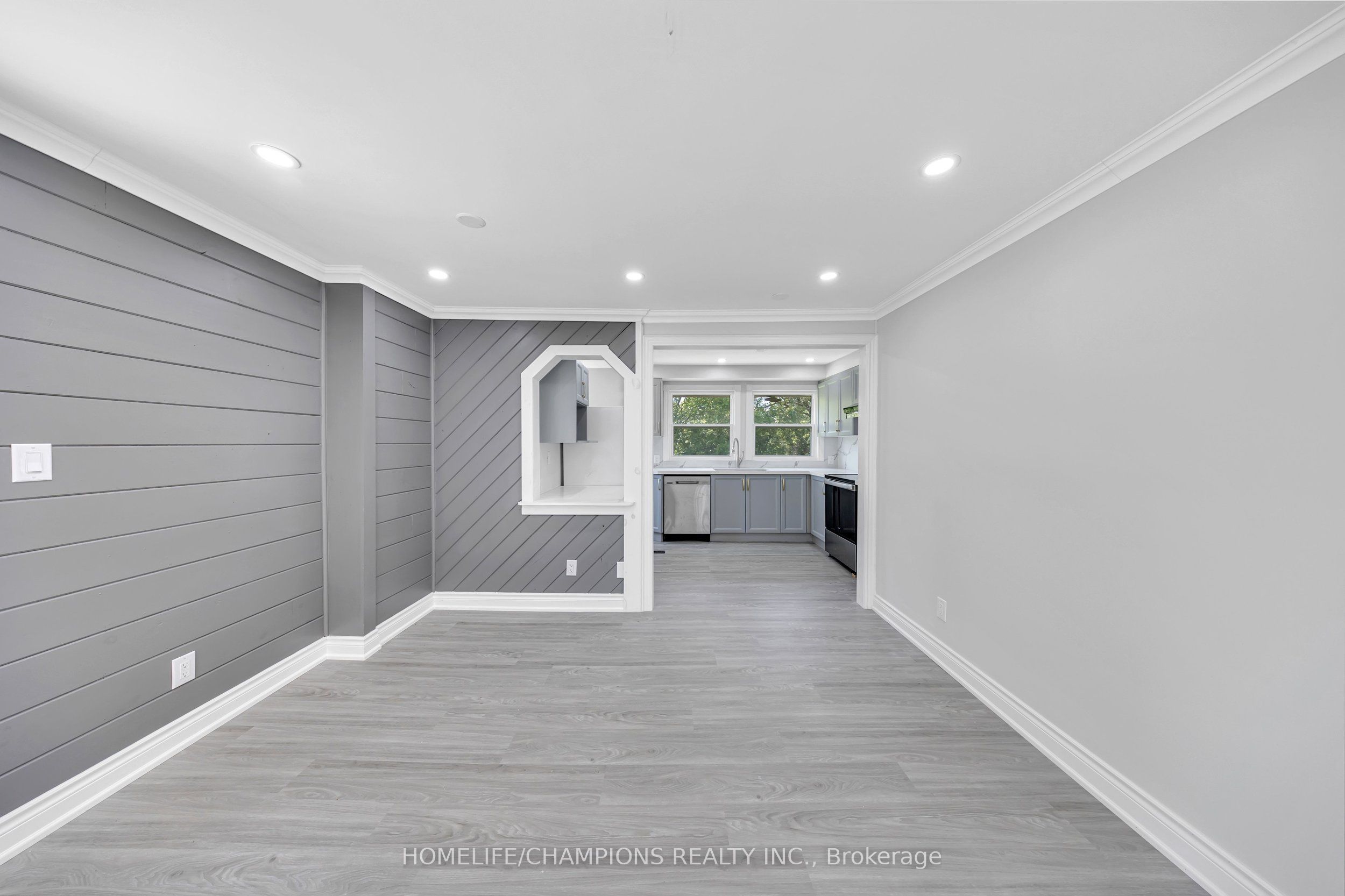 997 Mount Albert Road Property Photo 8