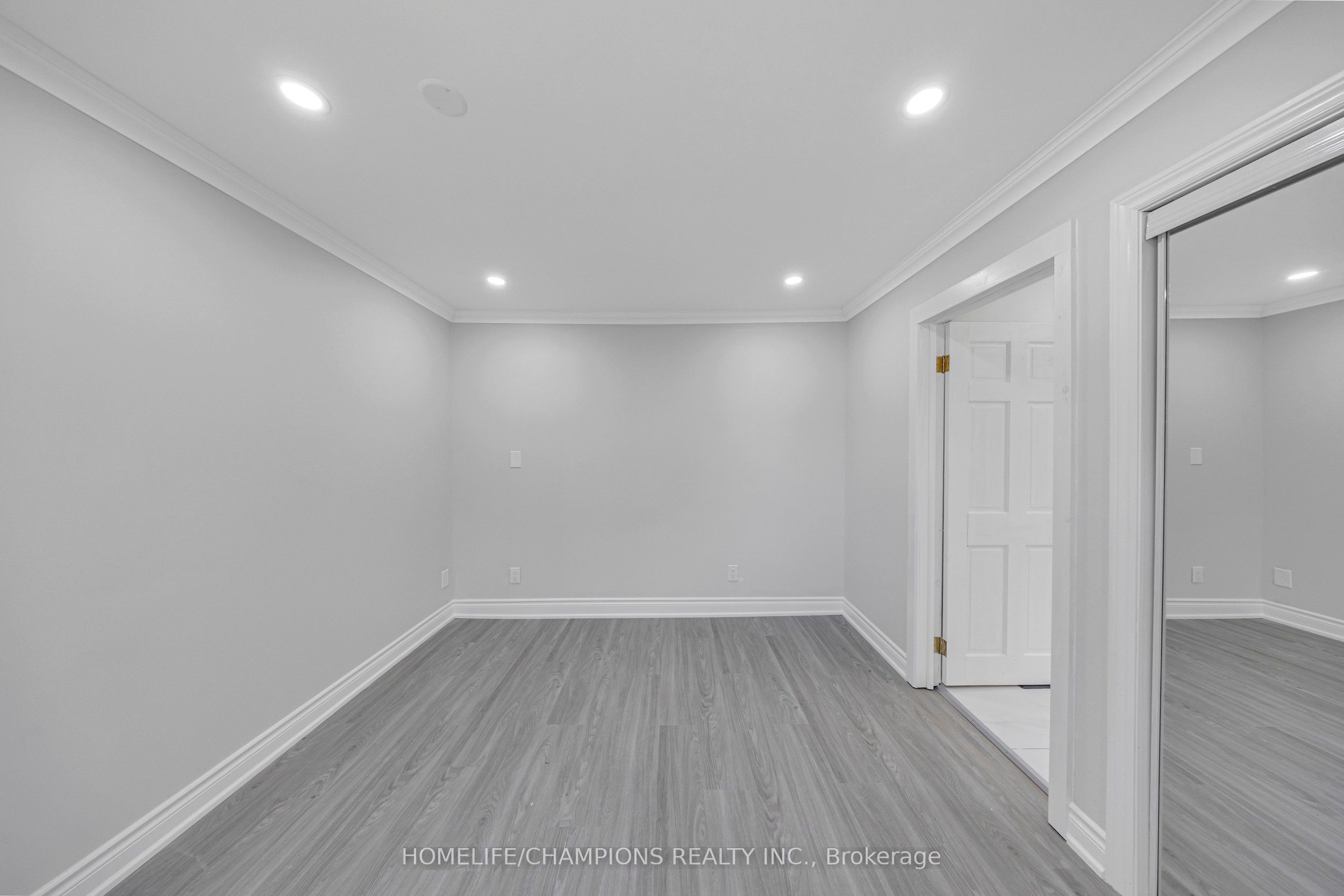 997 Mount Albert Road Property Photo 10