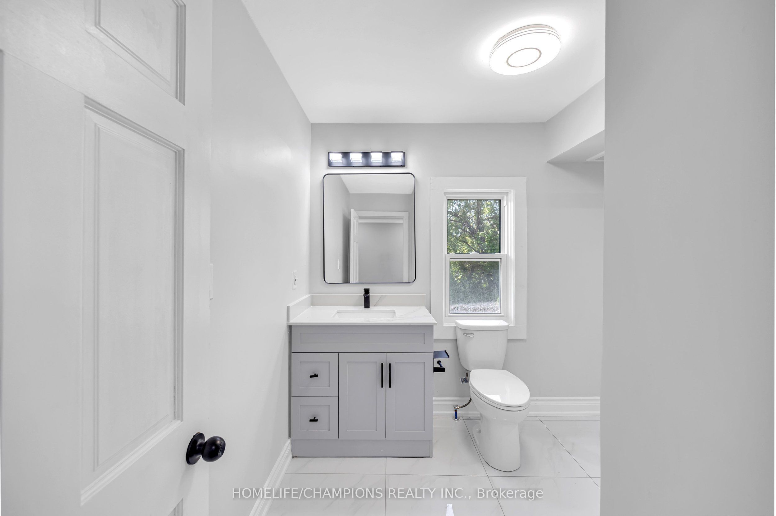 997 Mount Albert Road Property Photo 13