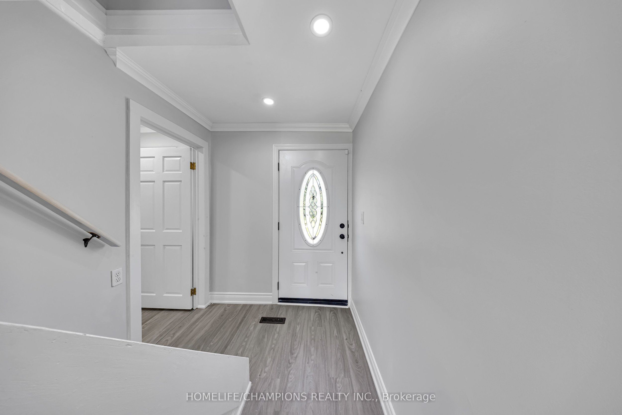 997 Mount Albert Road Property Photo 14