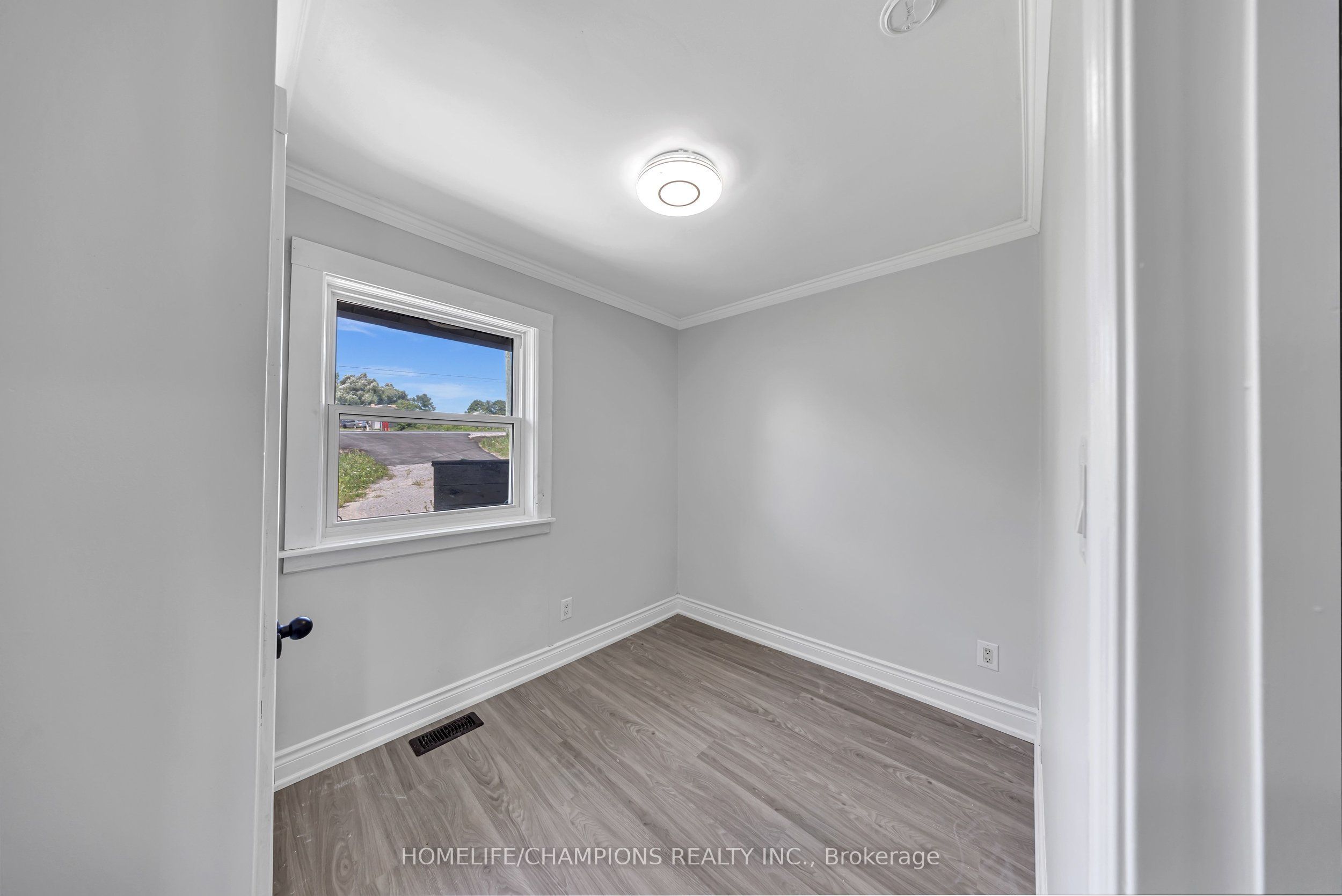 997 Mount Albert Road Property Photo 15