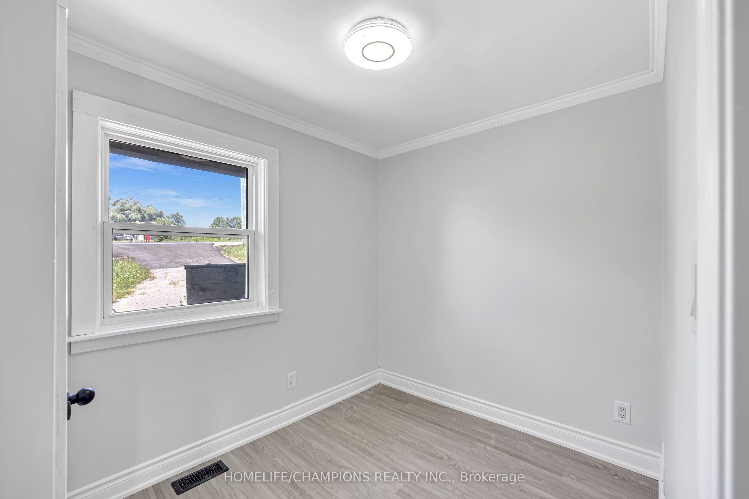 997 Mount Albert Road Property Photo 16