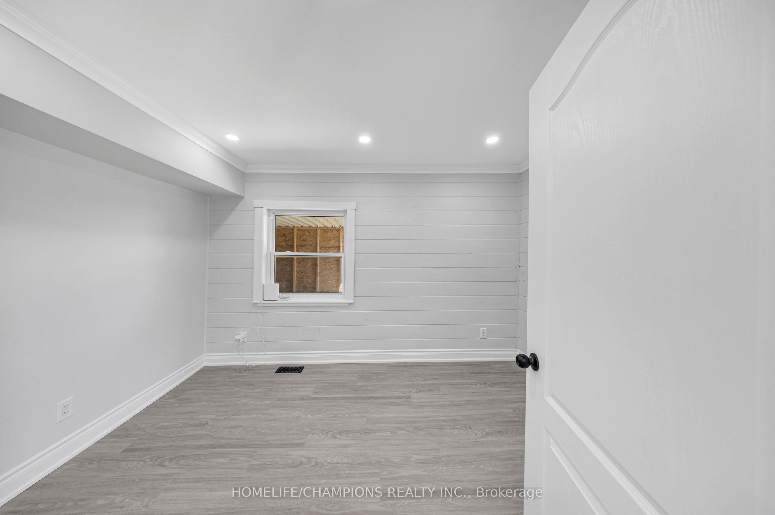 997 Mount Albert Road Property Photo 20