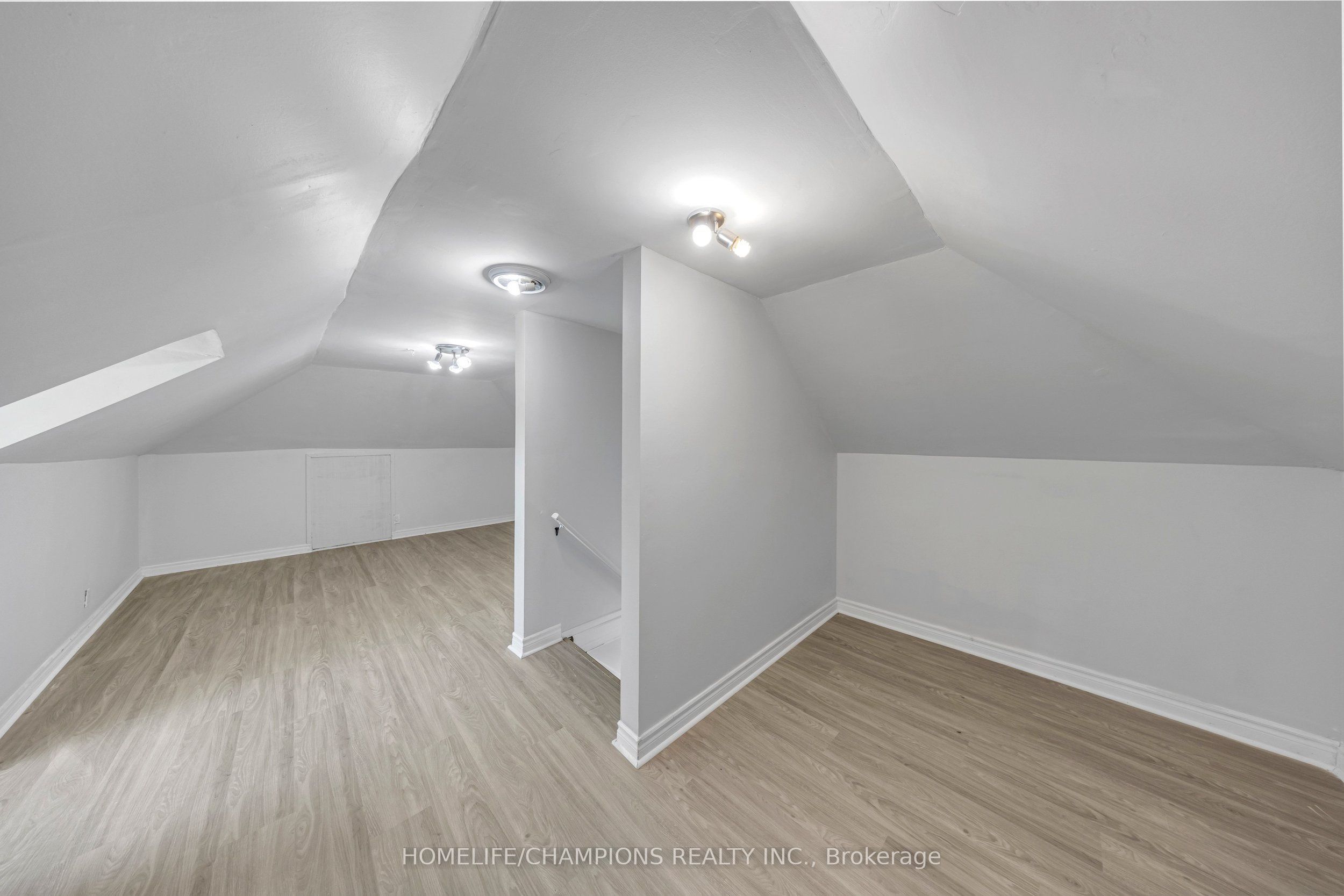 997 Mount Albert Road Property Photo 22