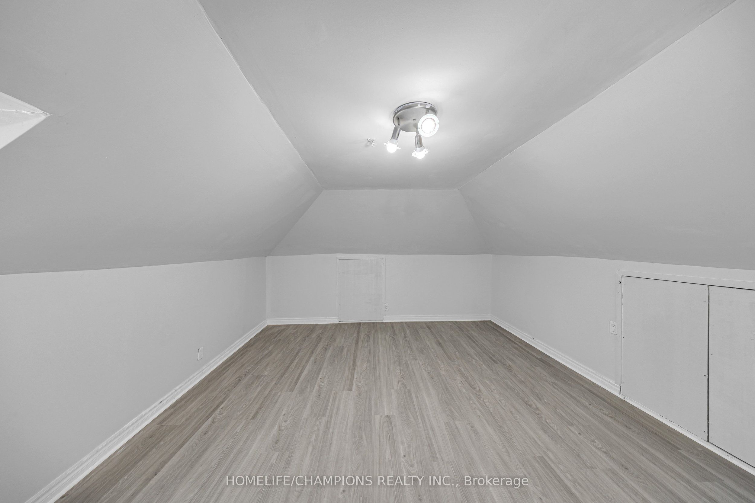 997 Mount Albert Road Property Photo 23