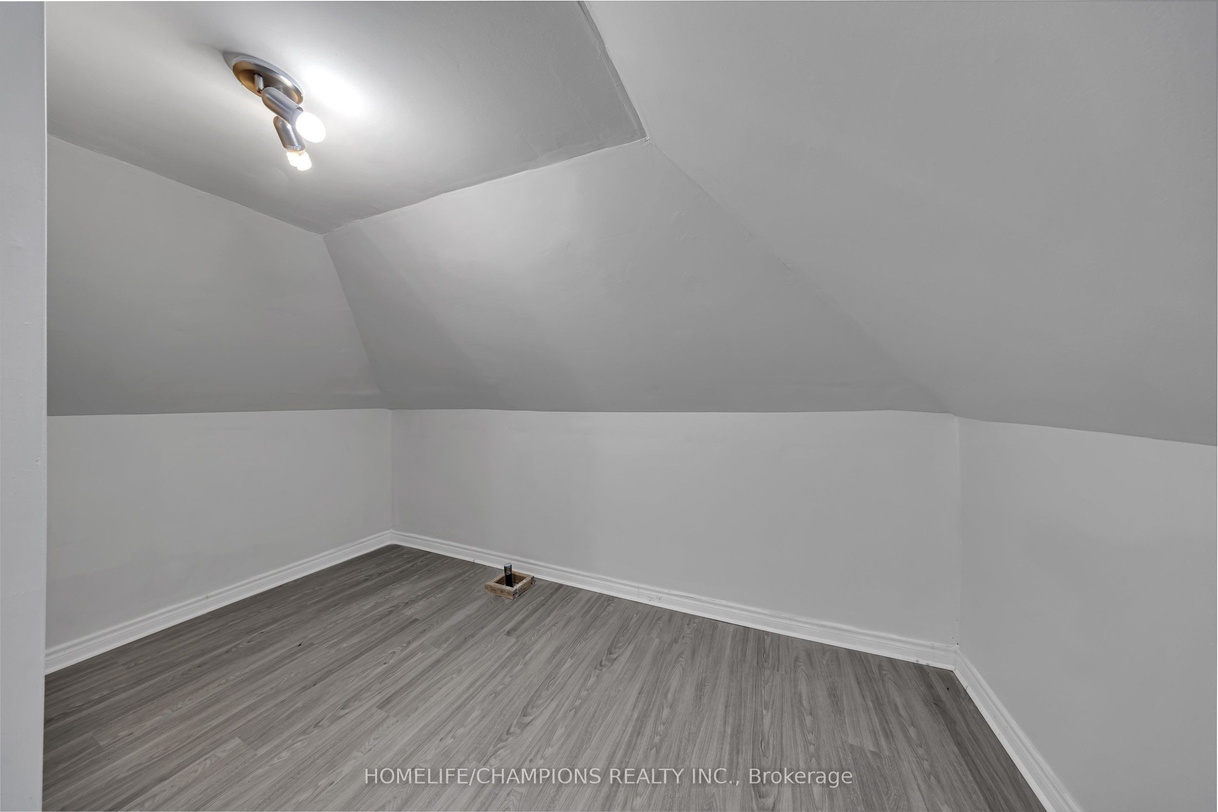 997 Mount Albert Road Property Photo 24