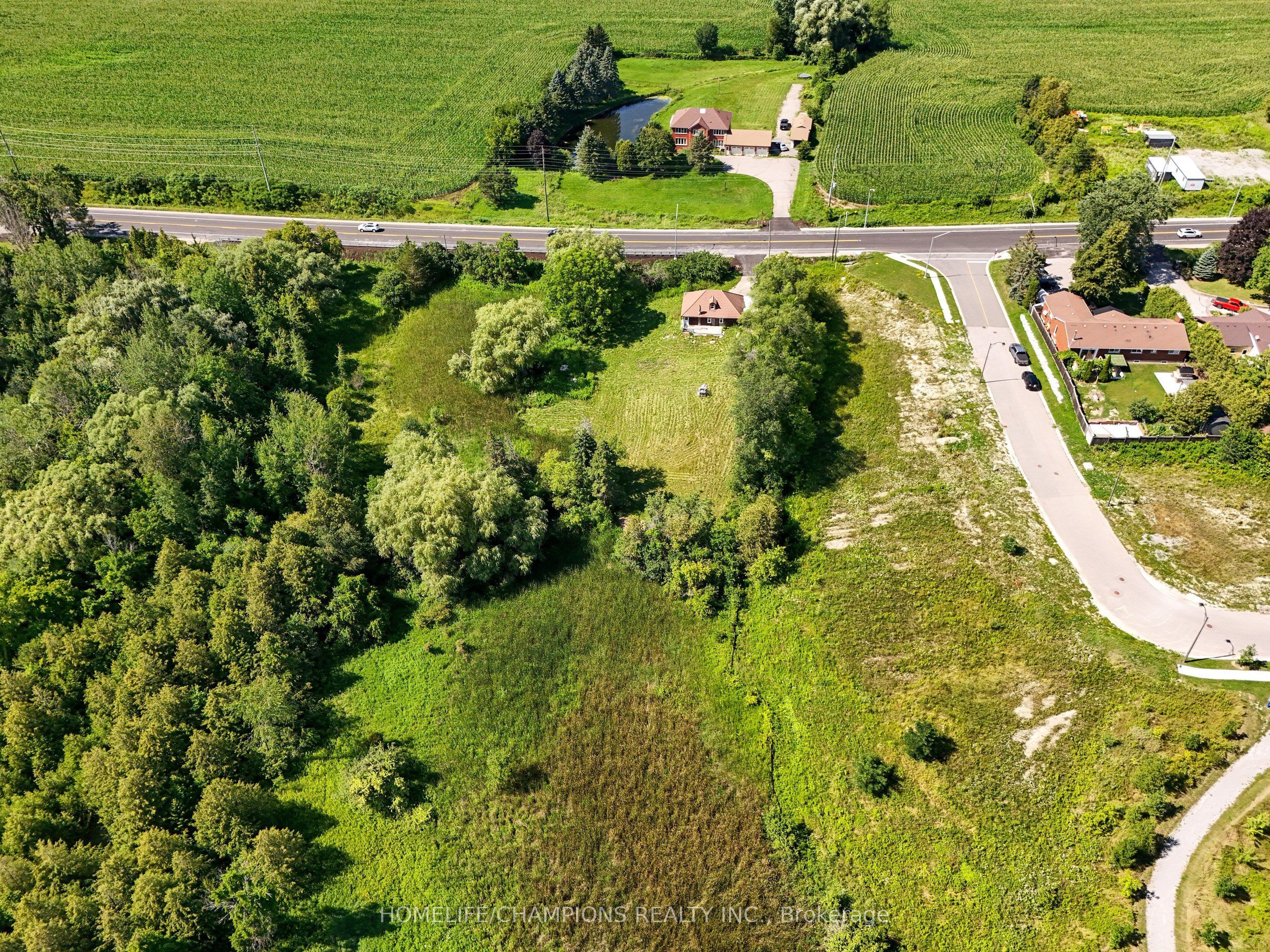997 Mount Albert Road Property Photo 32