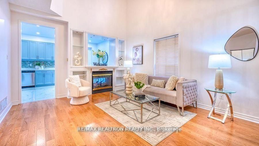 89 English Oak Drive Property Photo 3