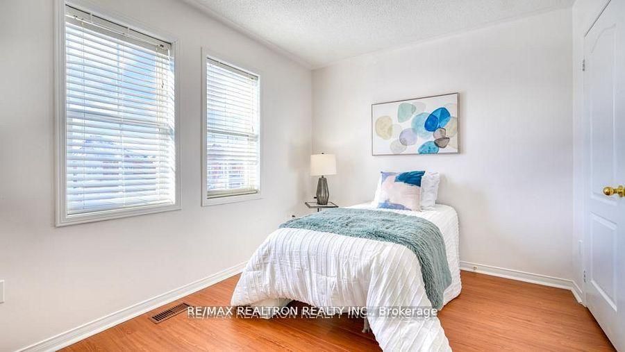 89 English Oak Drive Property Photo 12