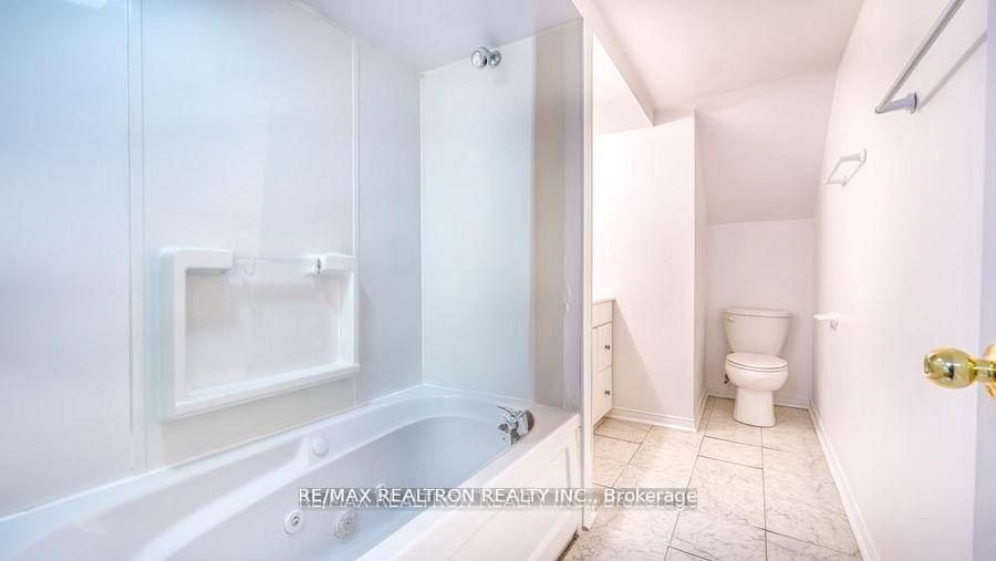 89 English Oak Drive Property Photo 16