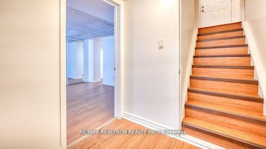 89 English Oak Drive Property Photo 27
