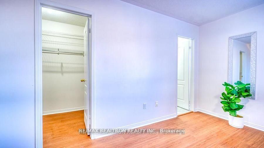89 English Oak Drive Property Photo 28