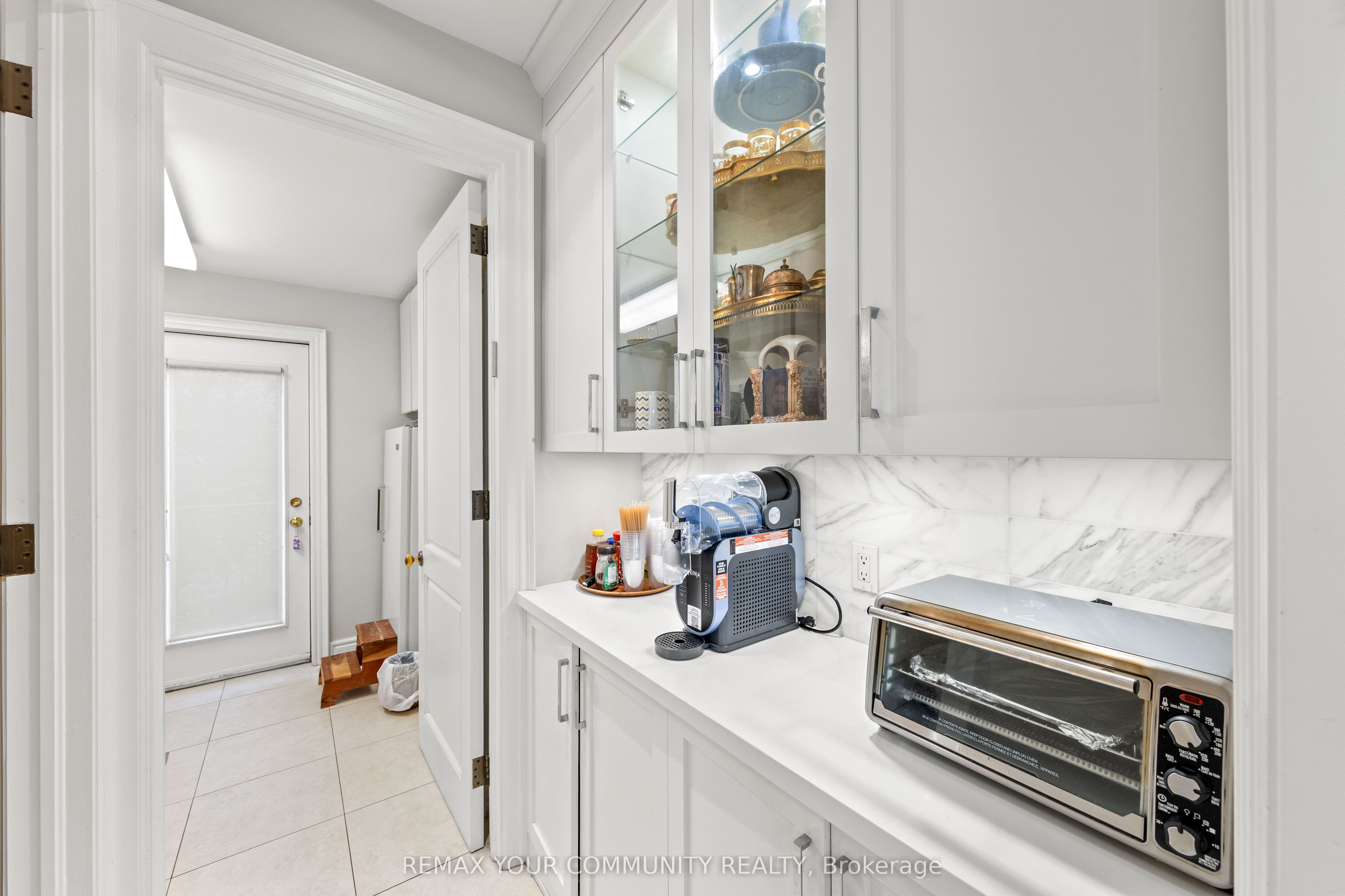 75 Arnold Avenue Property Photo 17