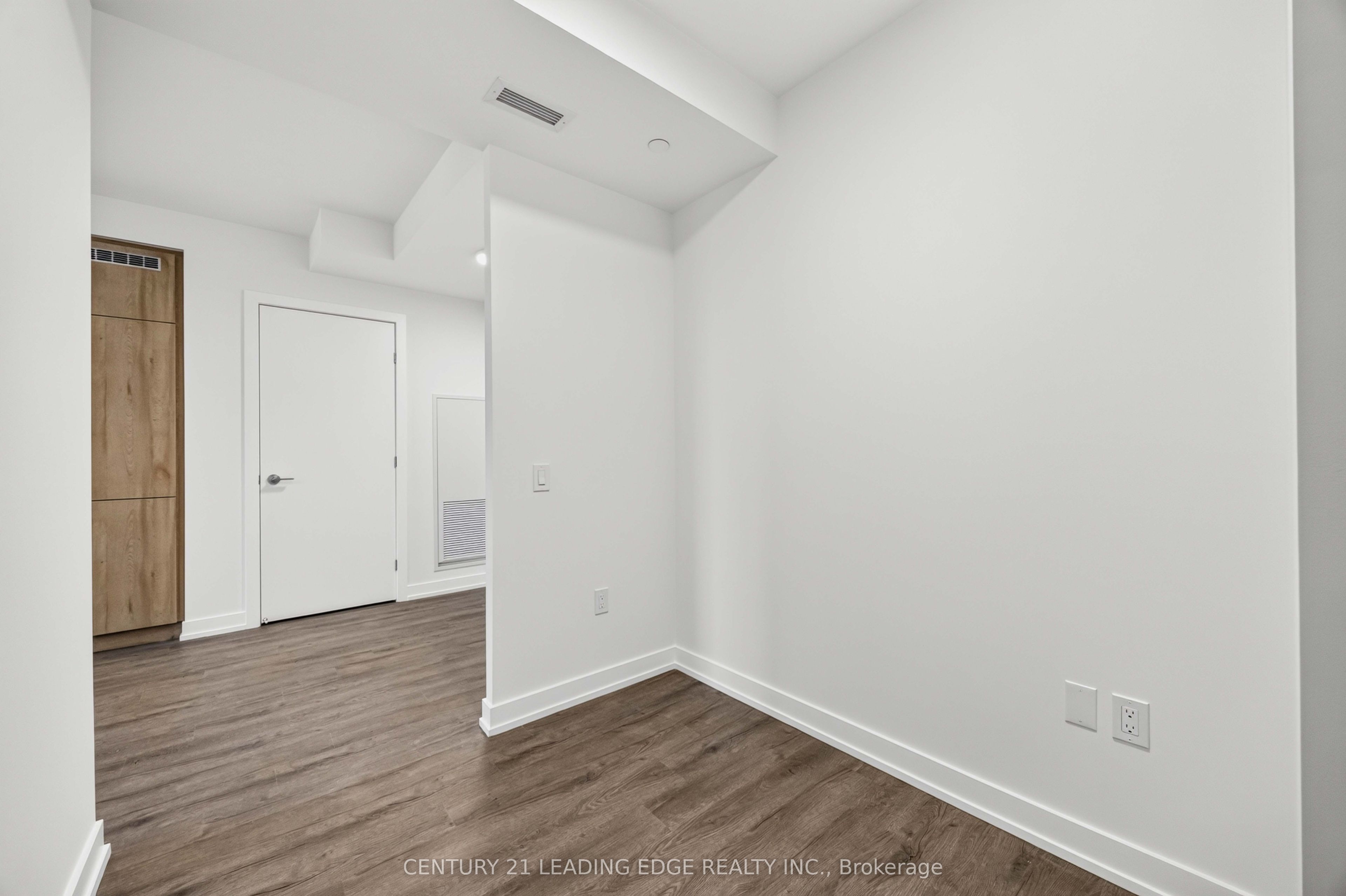 21 Meadowdale Road 805 Property Photo 6
