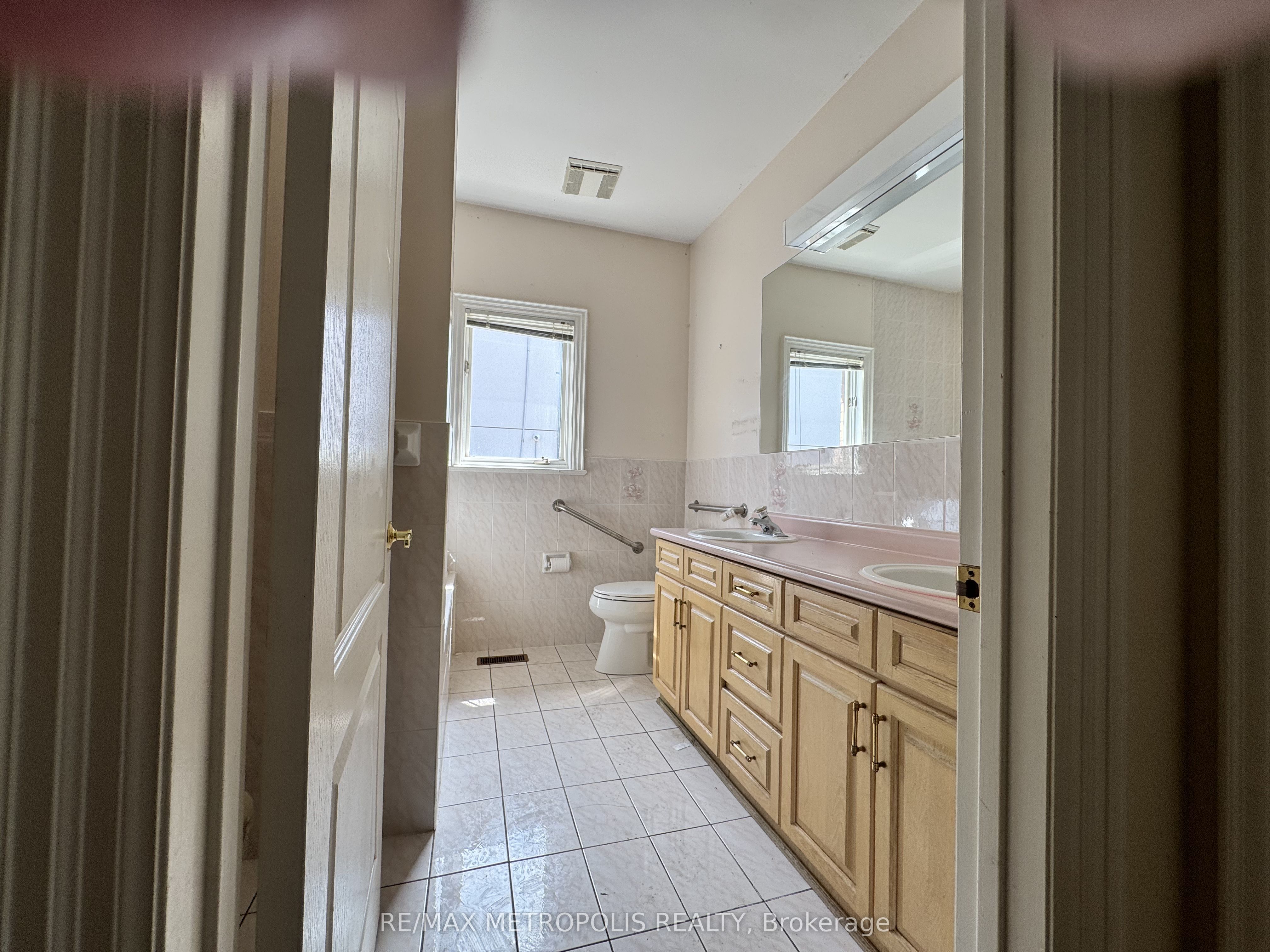 416 Elgin Mills Road W Property Photo 10