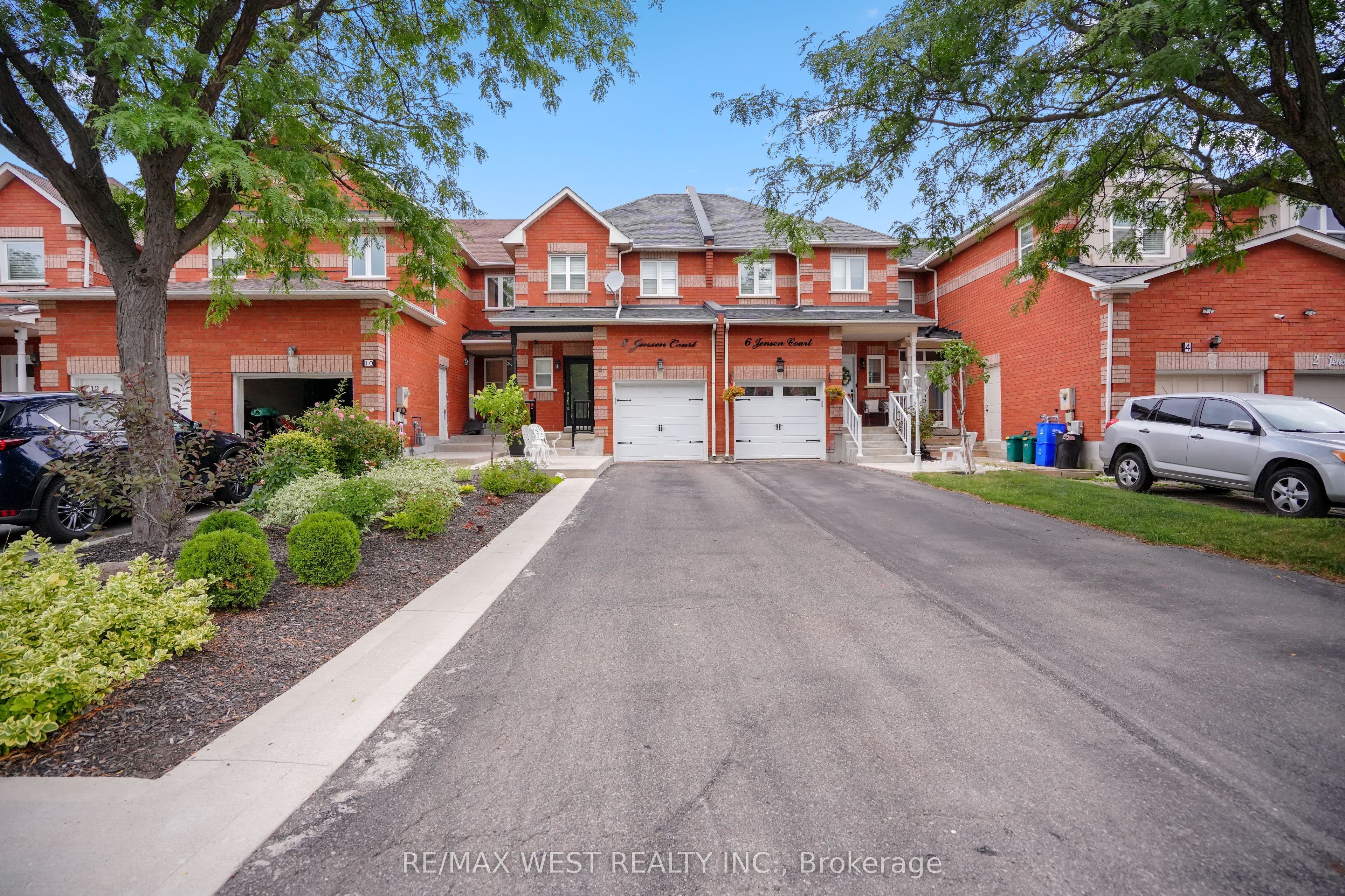8 Jensen Court Property Photo 1
