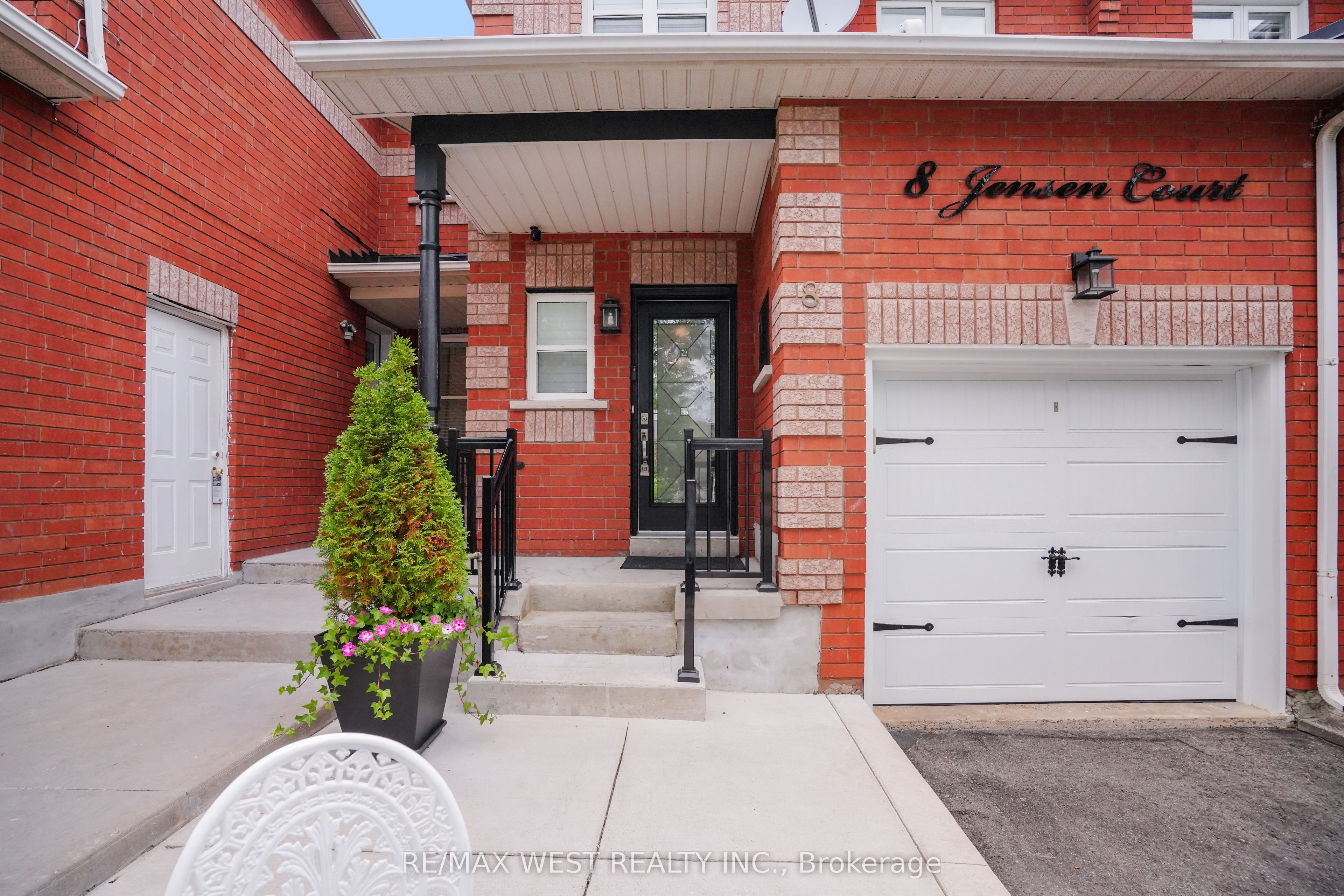 8 Jensen Court Property Photo 4