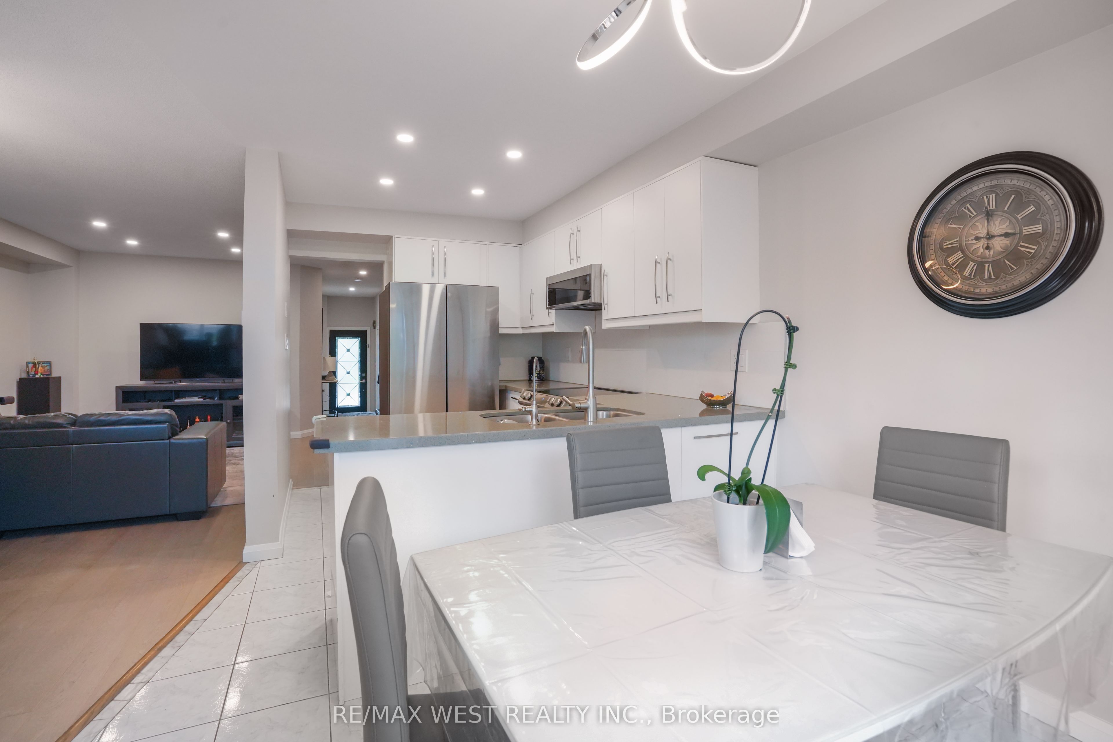 8 Jensen Court Property Photo 7