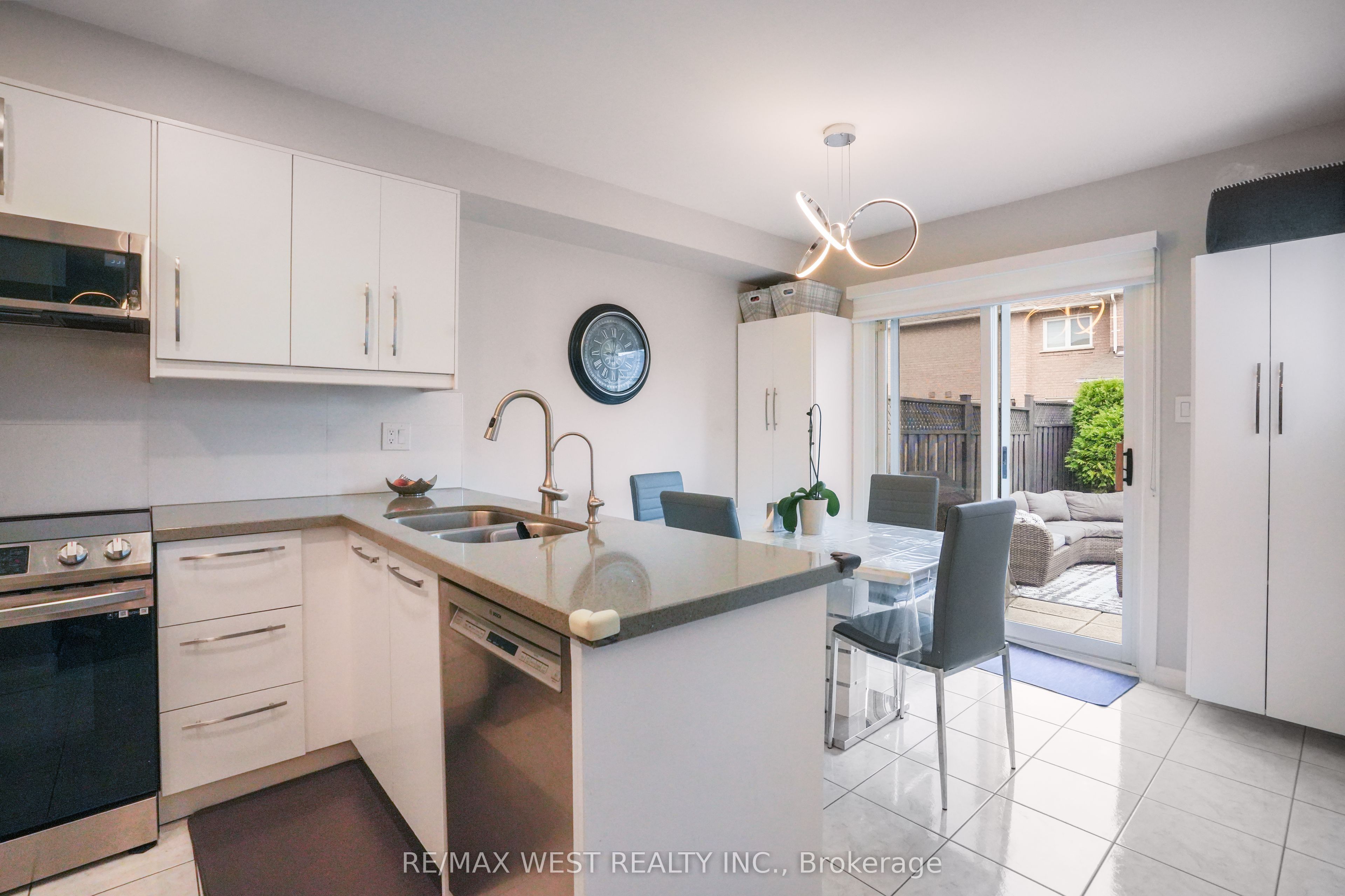 8 Jensen Court Property Photo 8