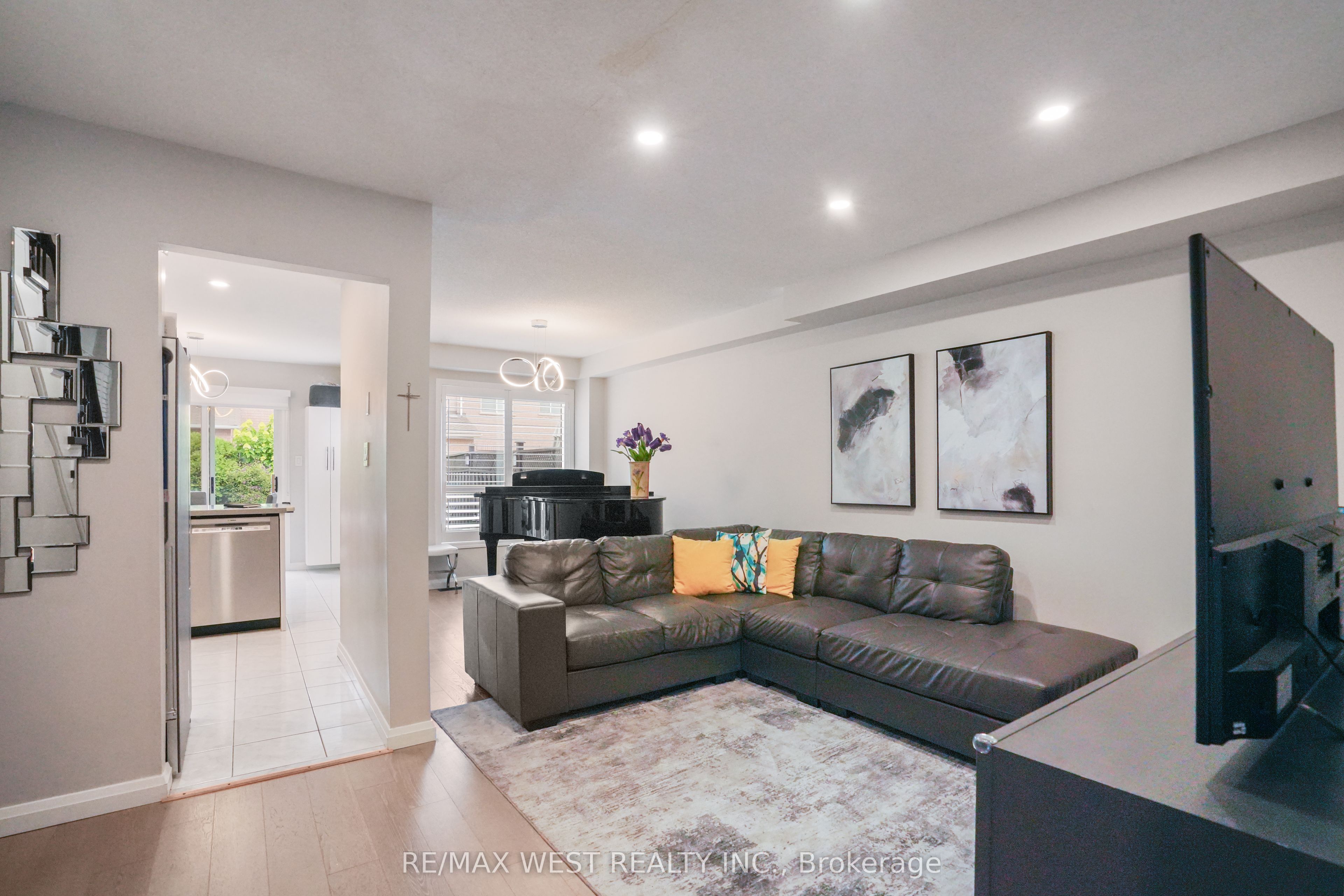 8 Jensen Court Property Photo 10