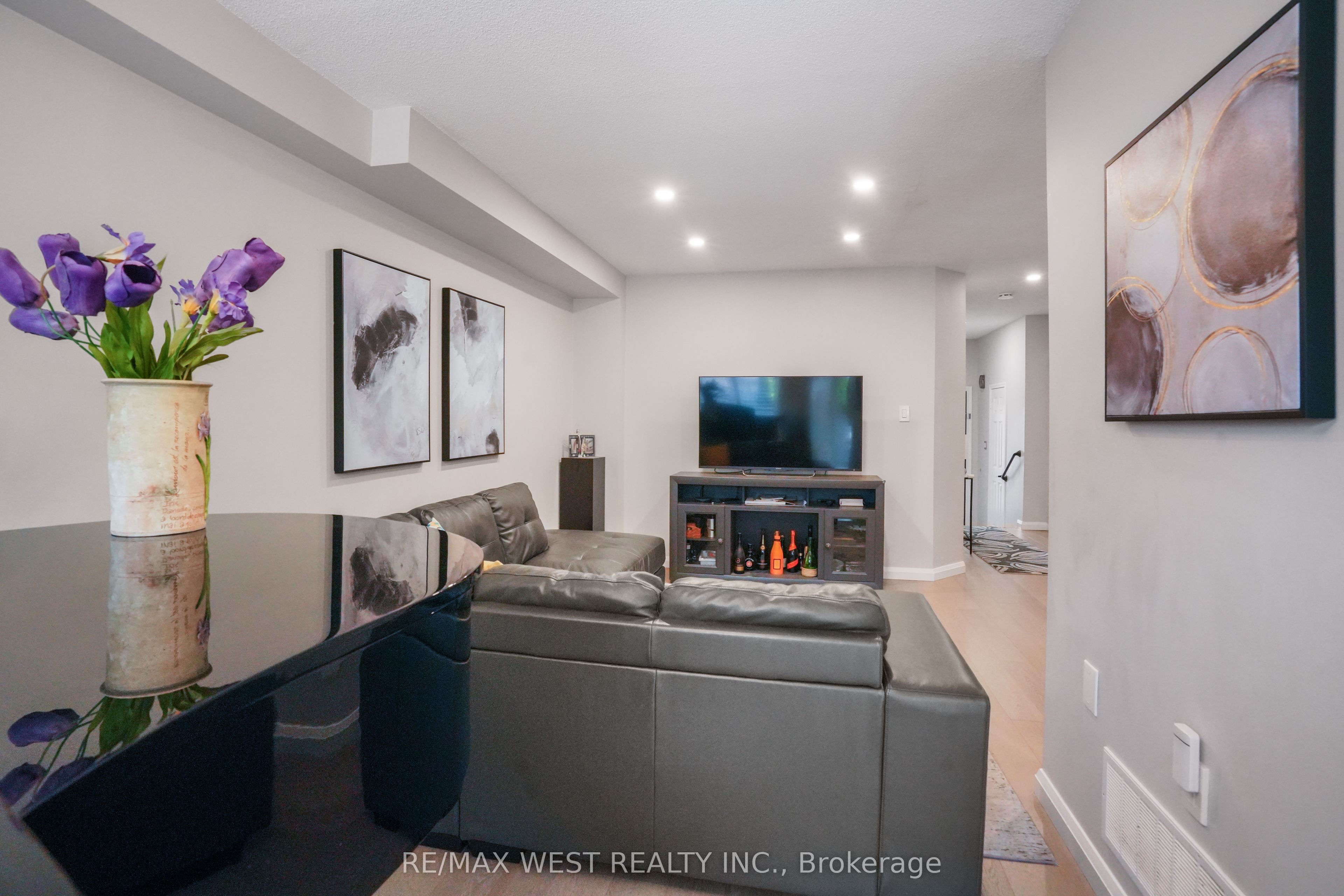 8 Jensen Court Property Photo 11