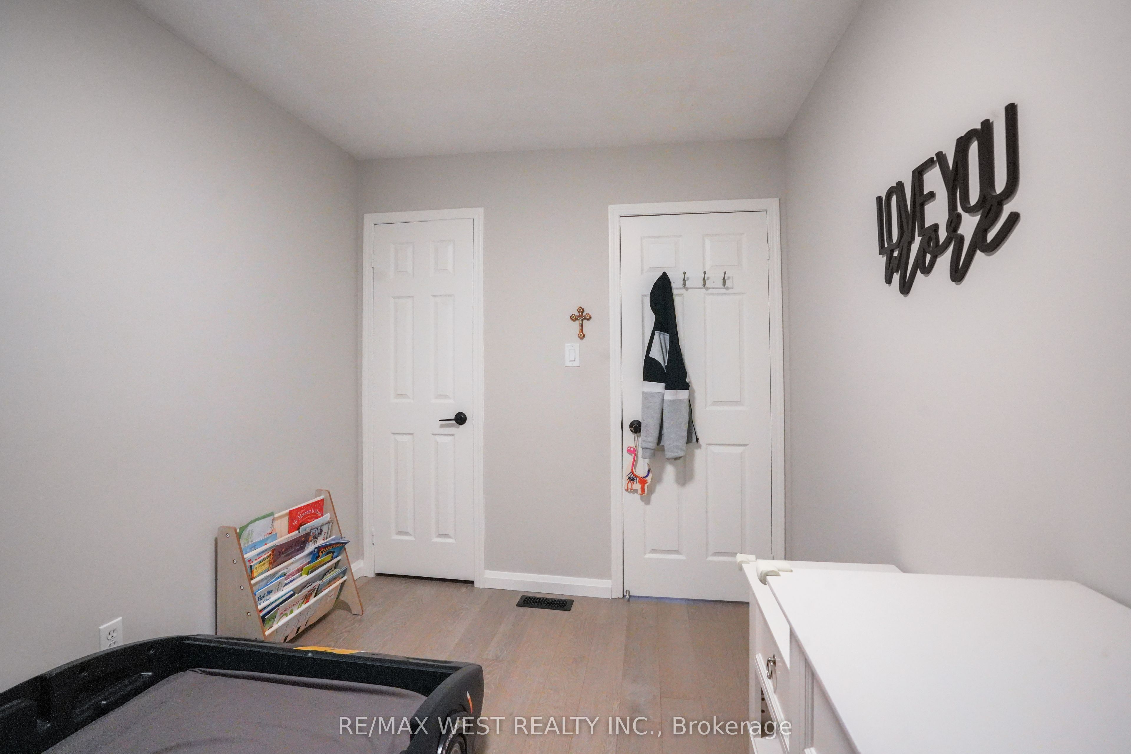 8 Jensen Court Property Photo 25