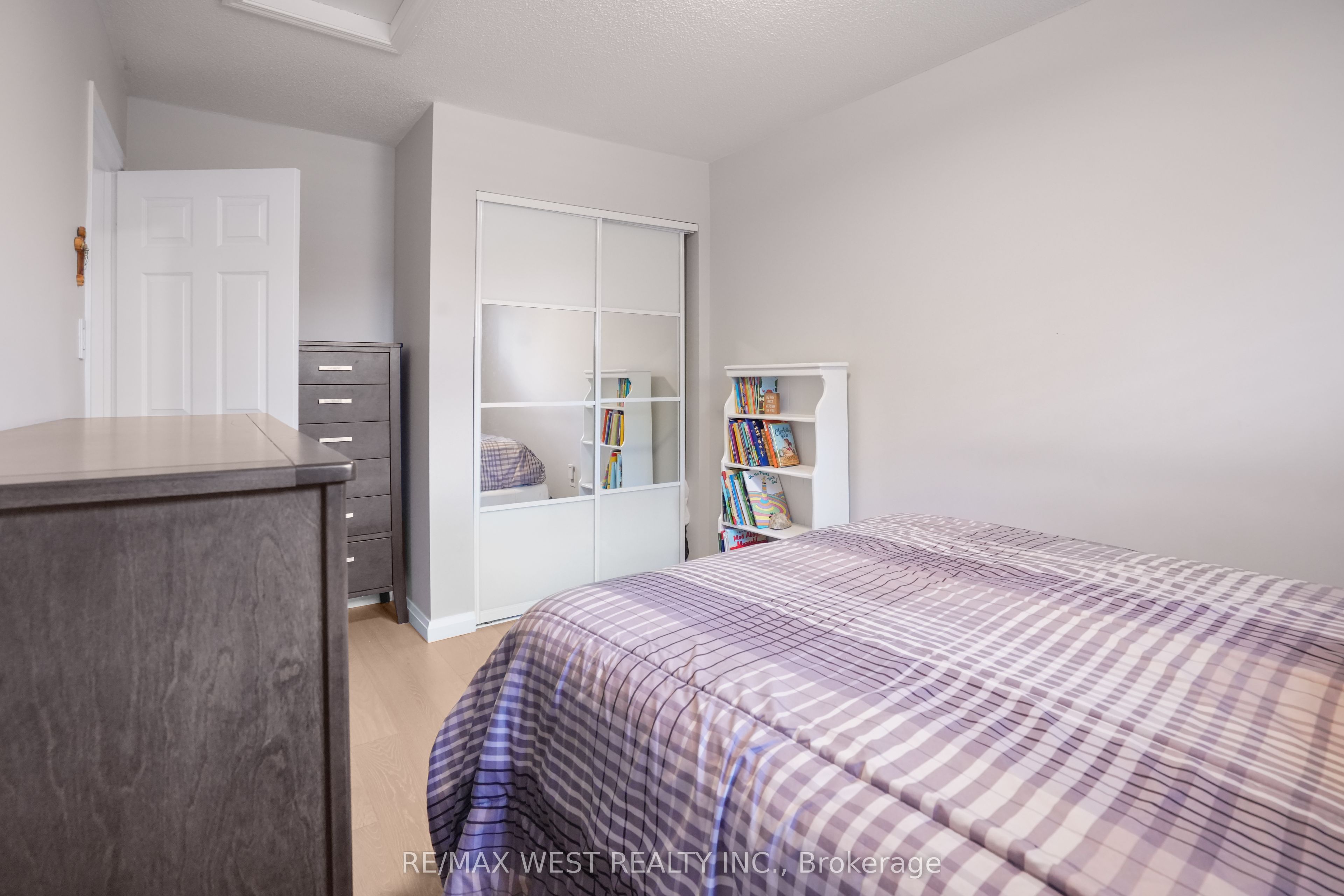 8 Jensen Court Property Photo 27