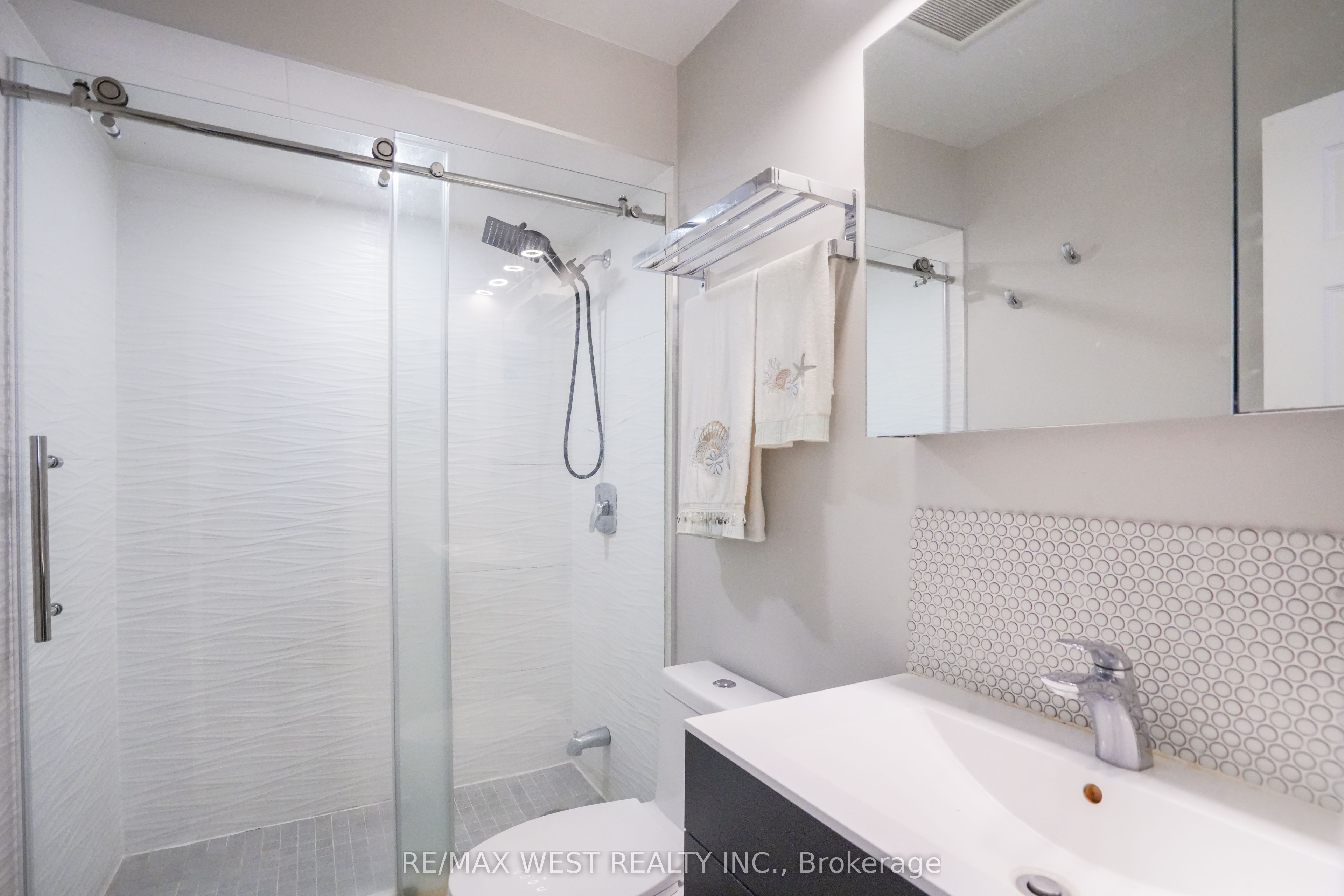 8 Jensen Court Property Photo 29