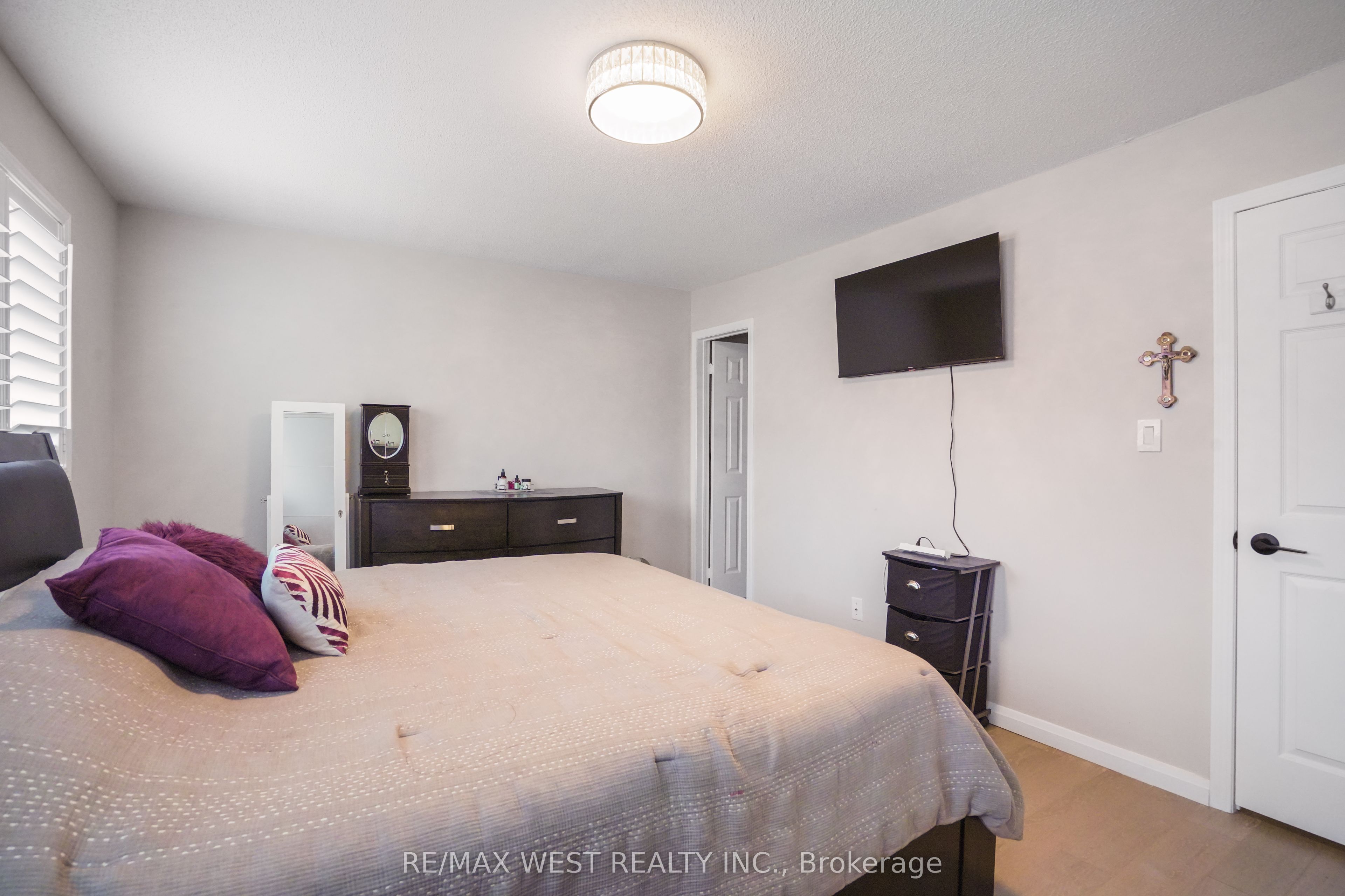 8 Jensen Court Property Photo 32