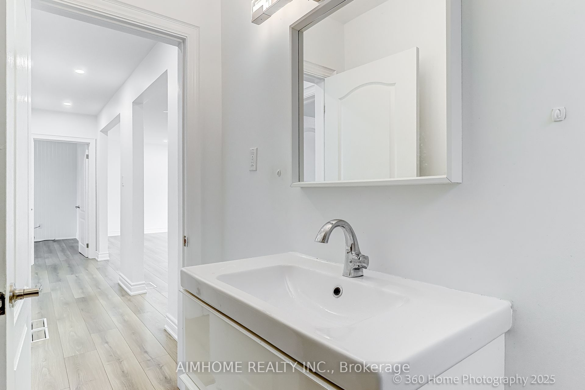 108 Steeles Avenue E Property Photo 19