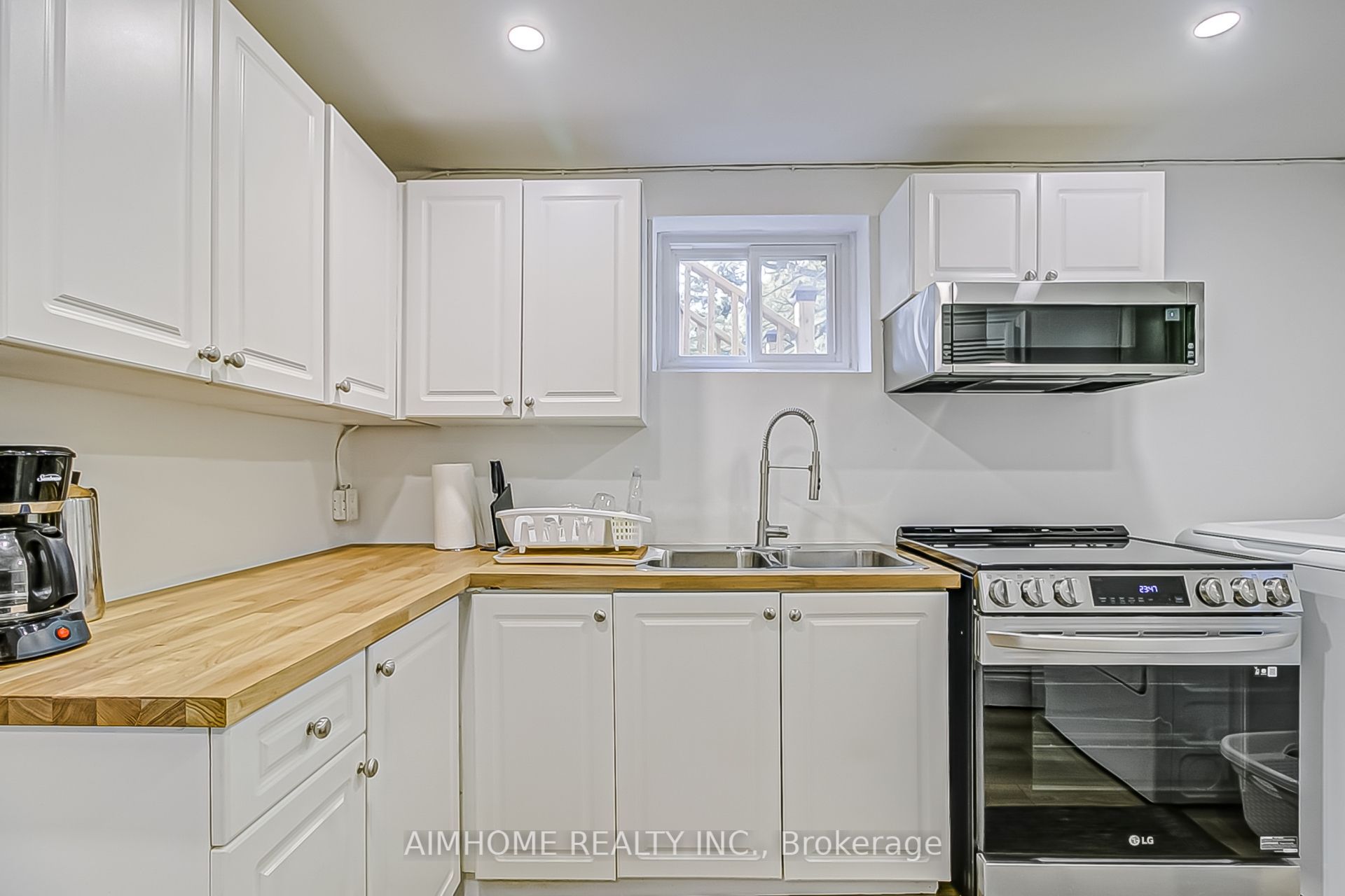 108 Steeles Avenue E Property Photo 25