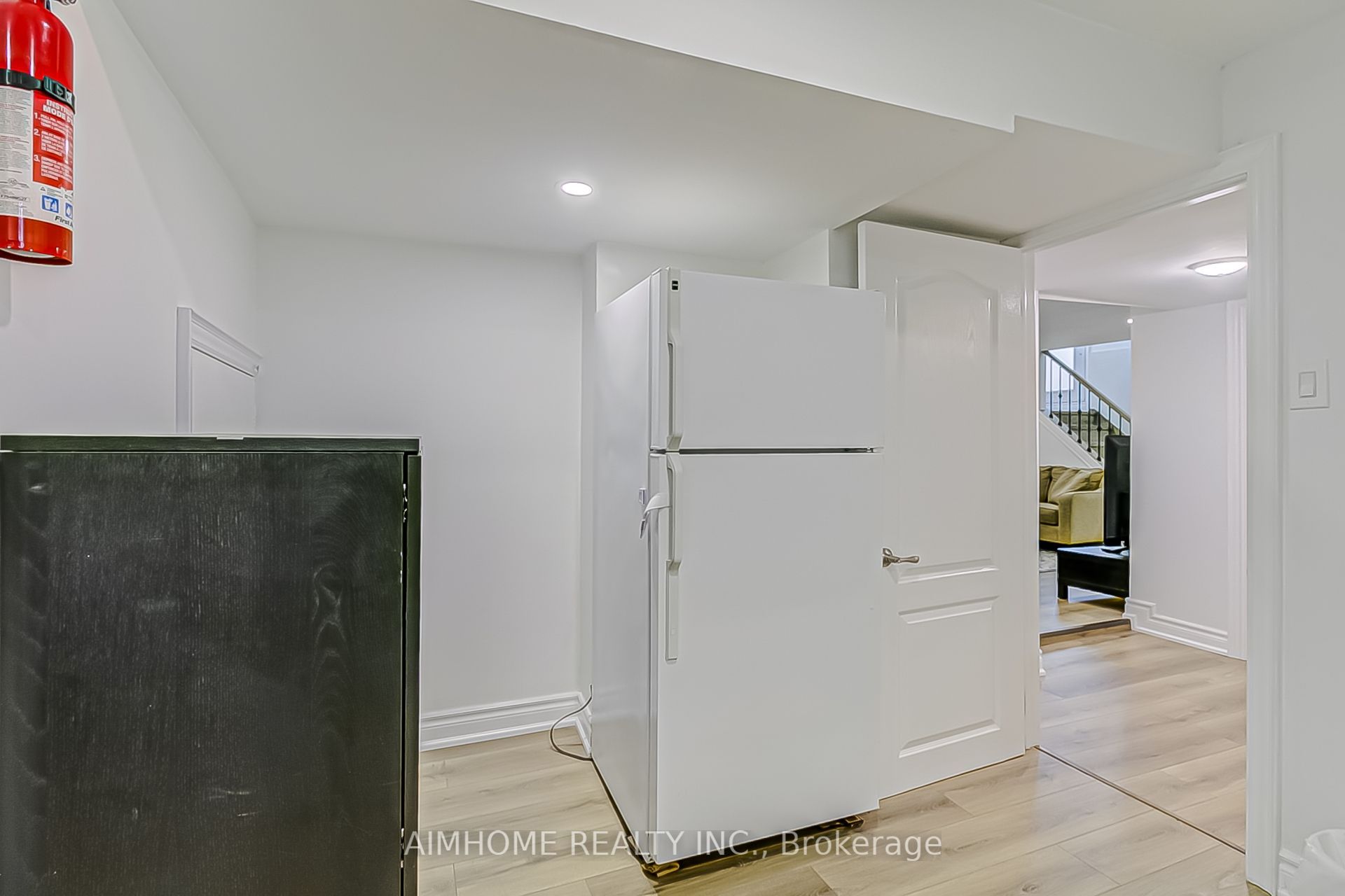 108 Steeles Avenue E Property Photo 28