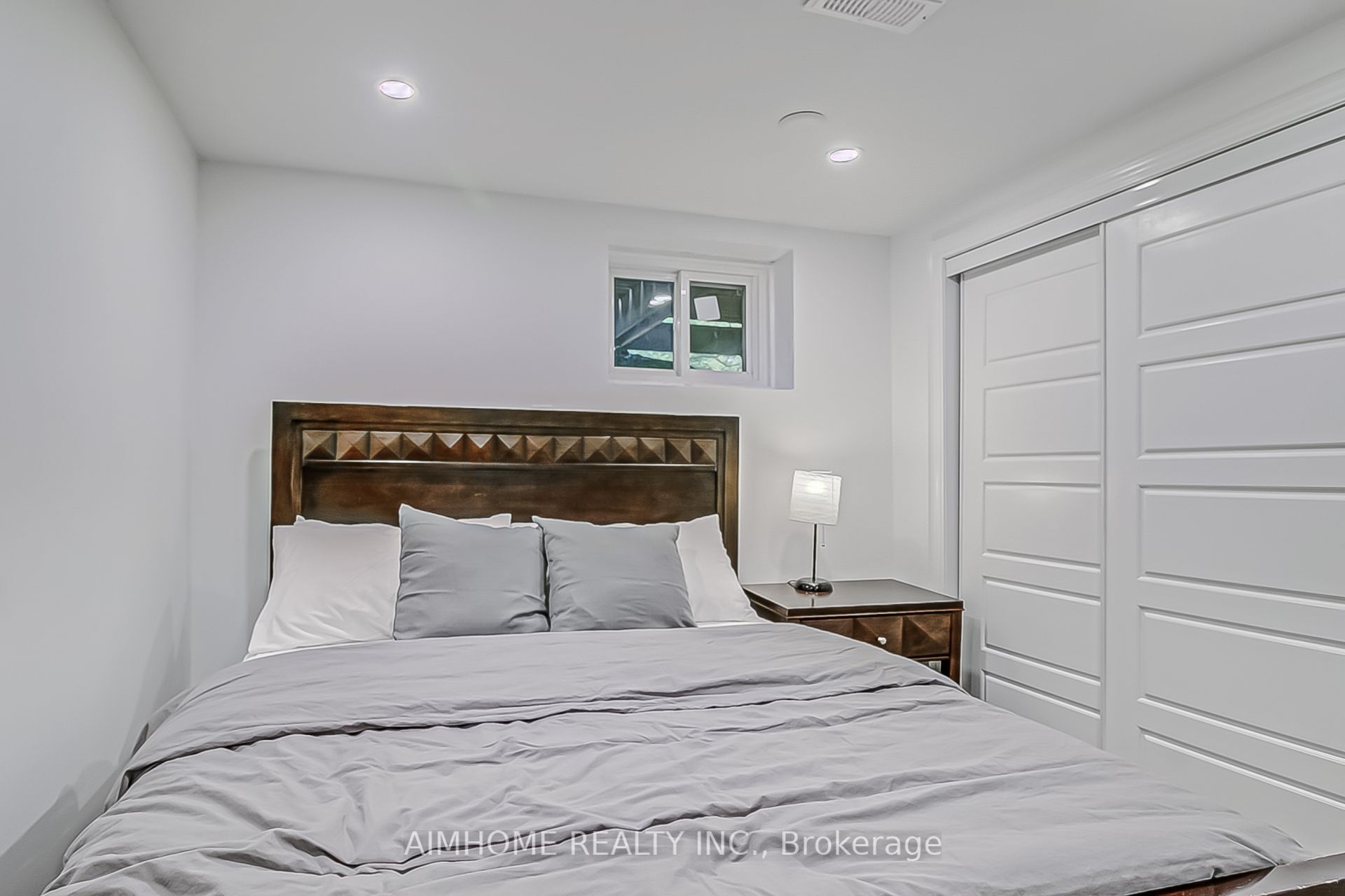 108 Steeles Avenue E Property Photo 29