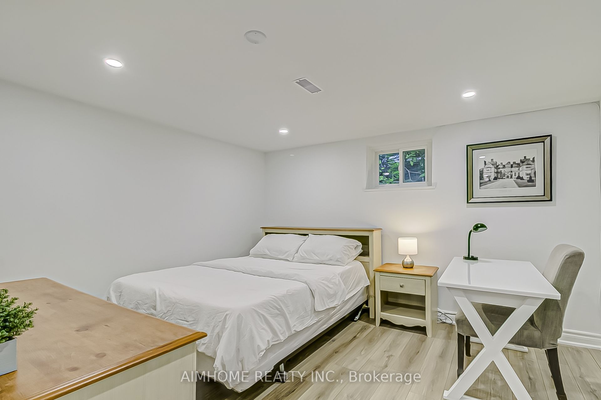 108 Steeles Avenue E Property Photo 31