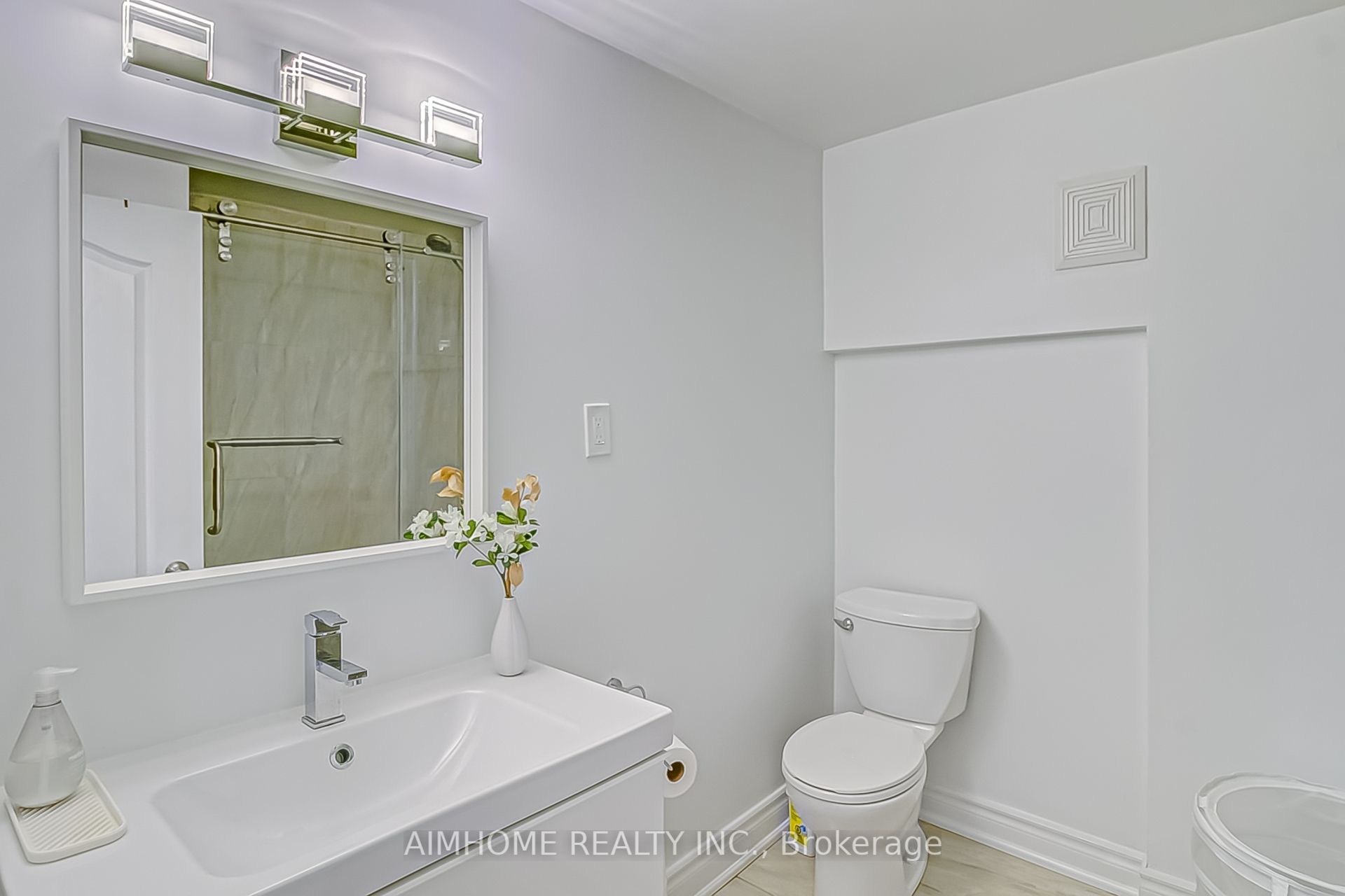108 Steeles Avenue E Property Photo 33