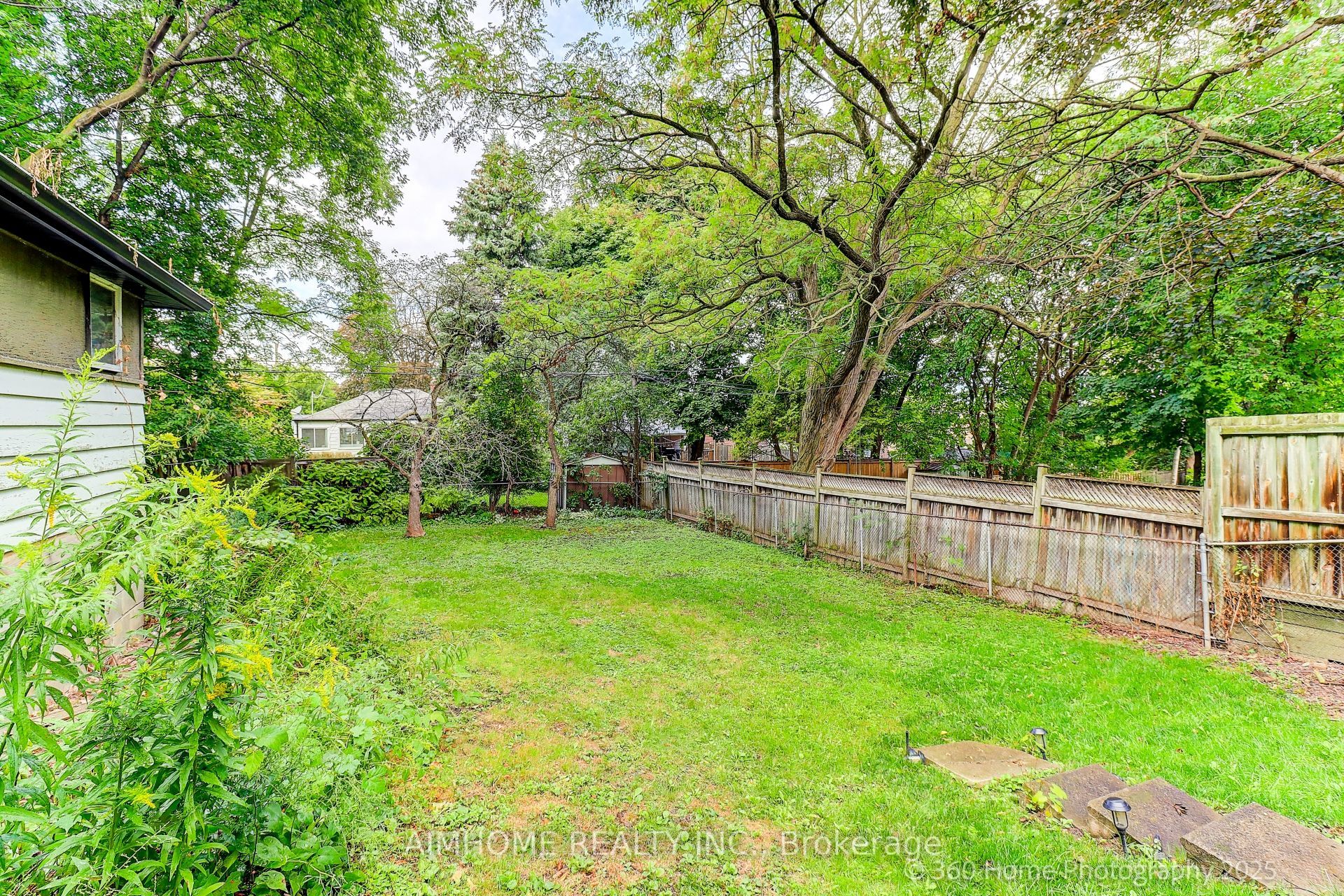 108 Steeles Avenue E Property Photo 37