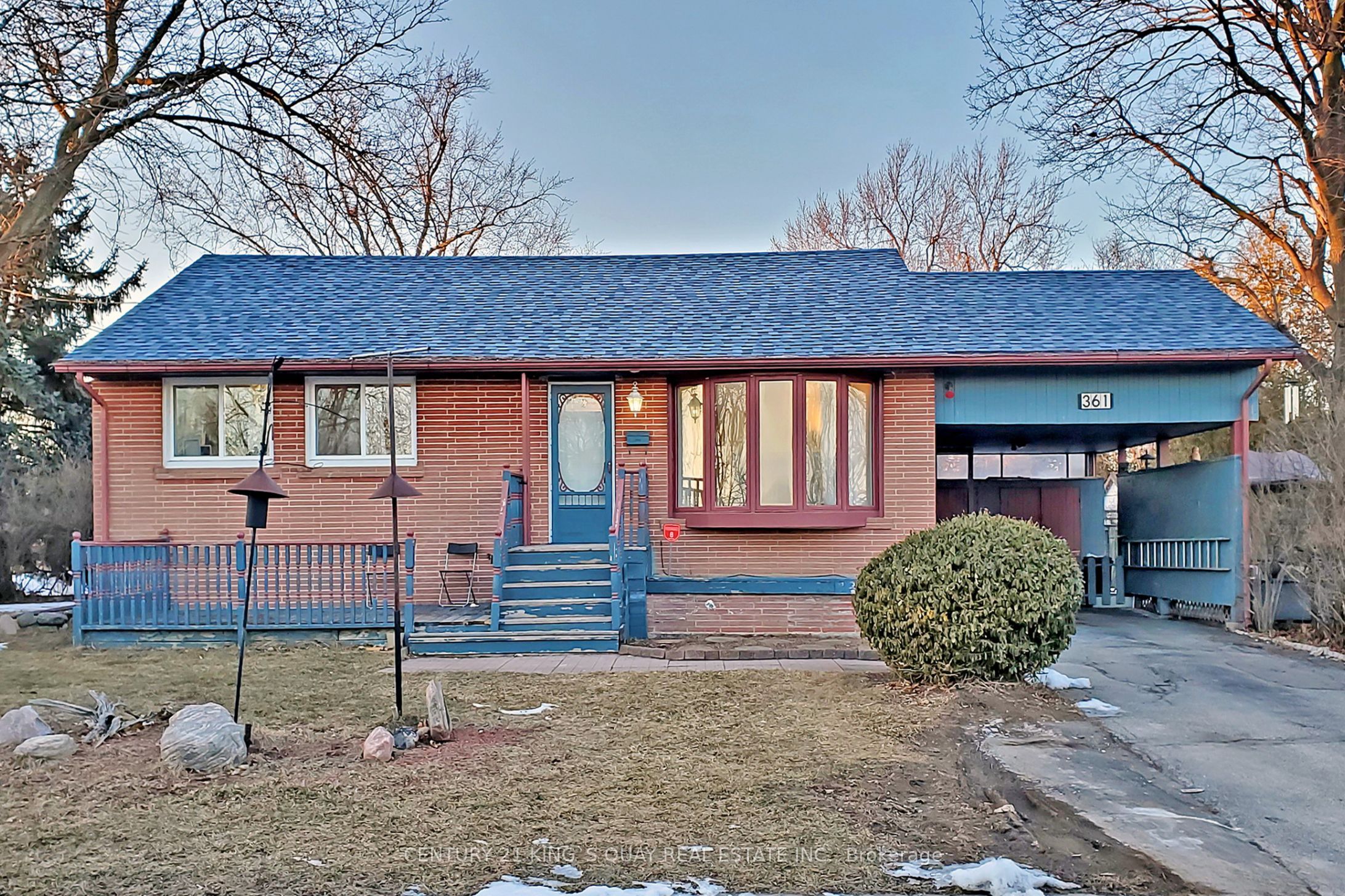 361 Paliser Crescent S Property Photo 1