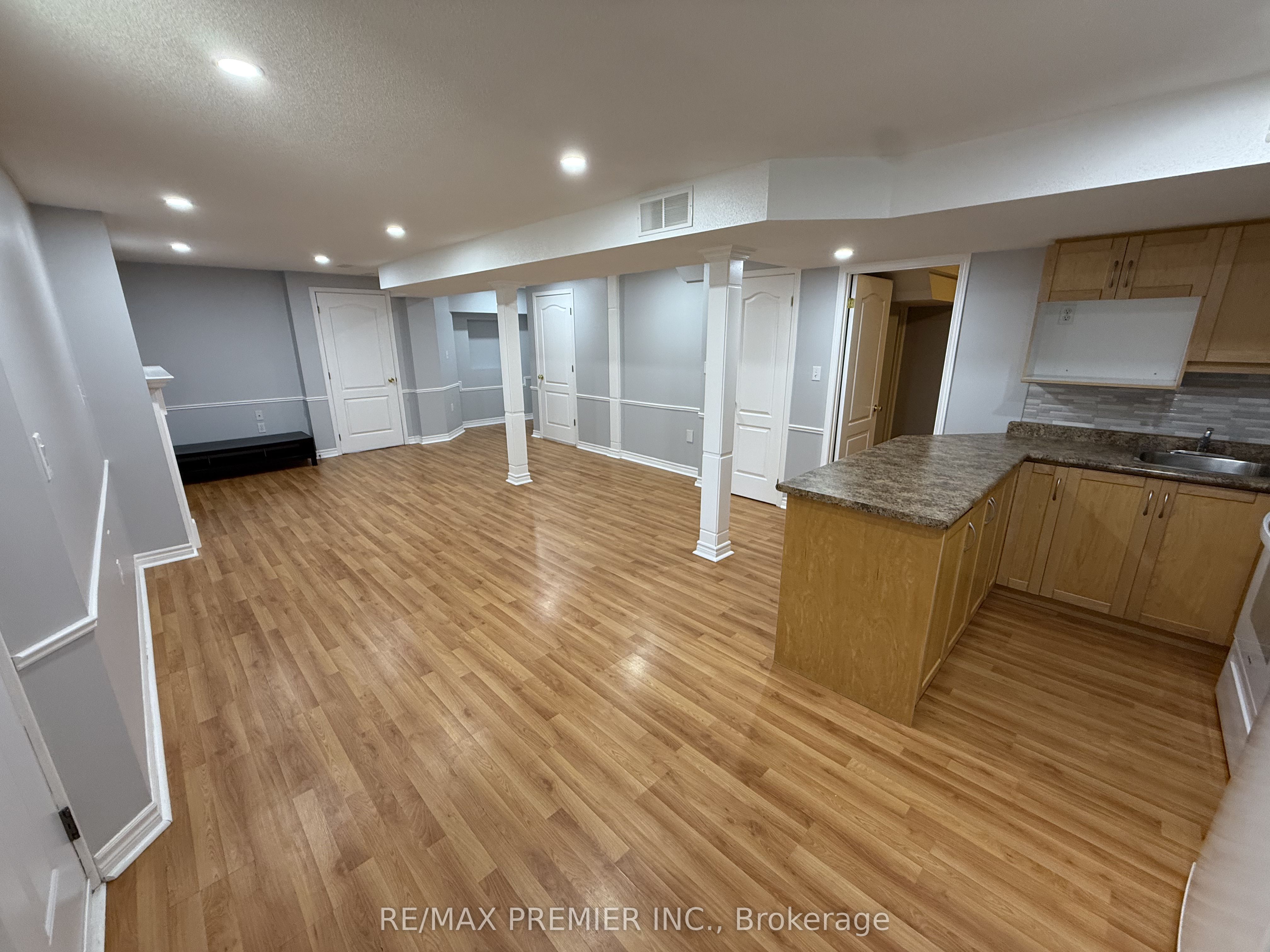 54 Castlepoint Drive Lower Property Photo 6