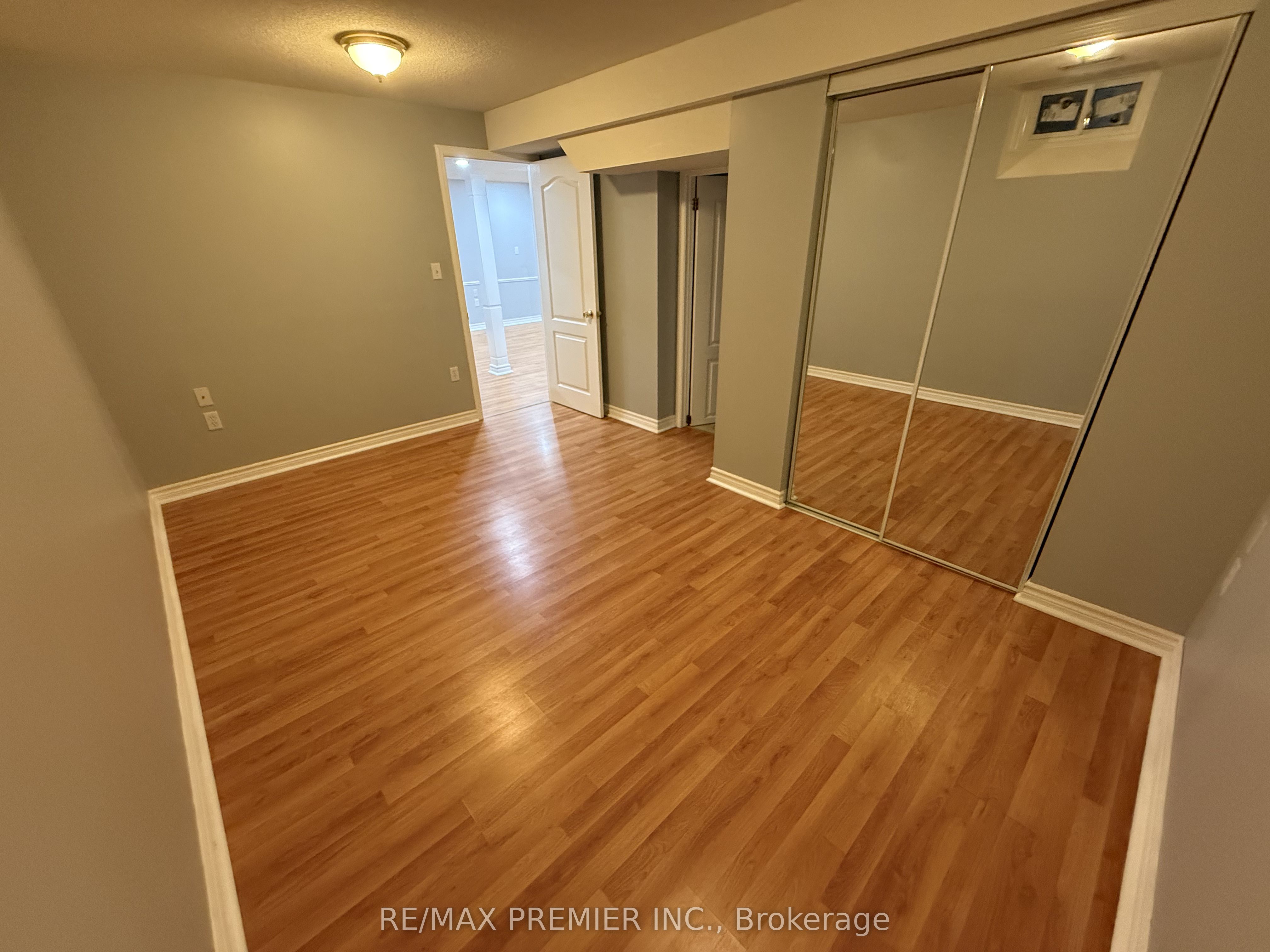 54 Castlepoint Drive Lower Property Photo 16