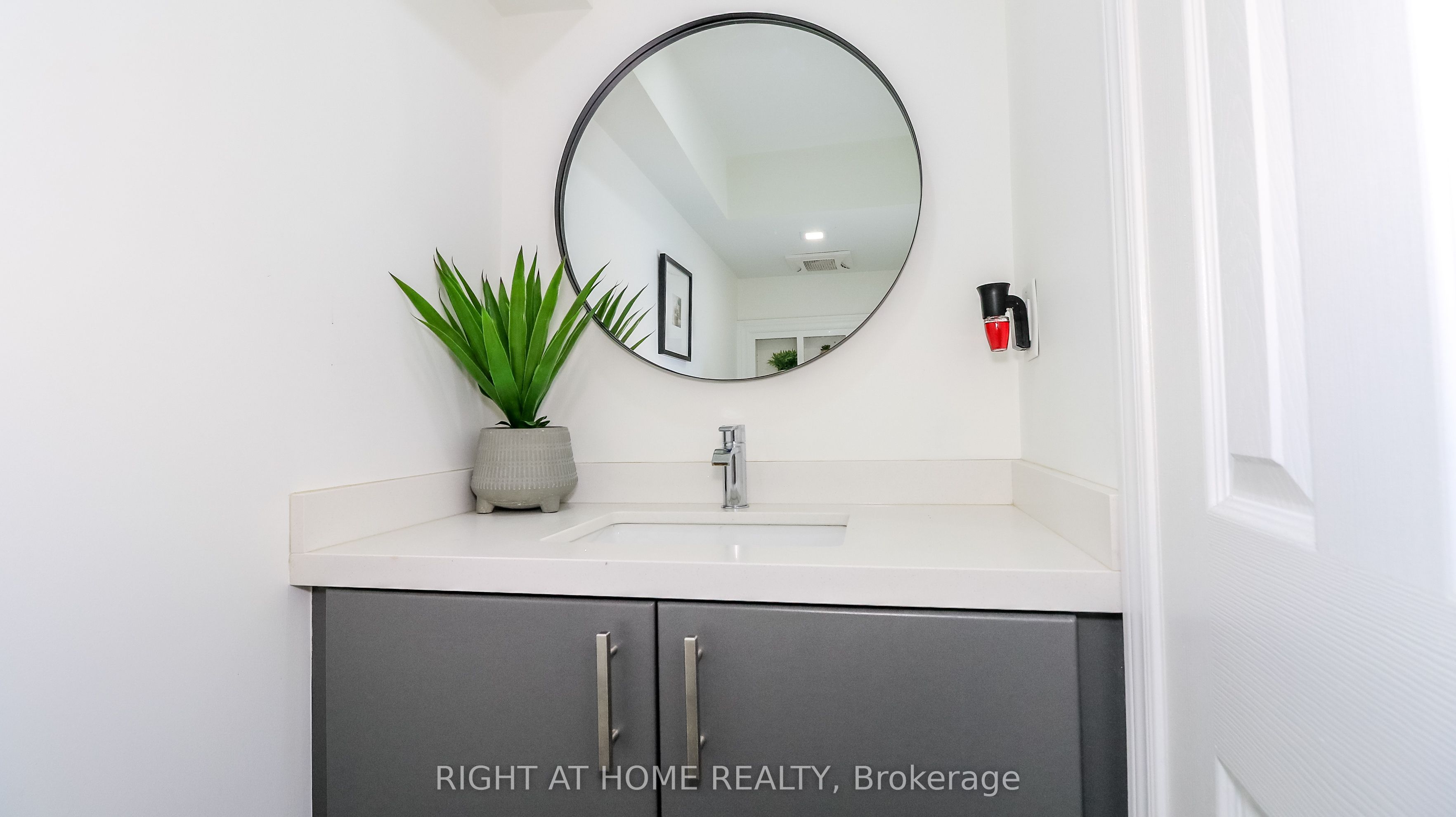 8 Sunset Street Property Photo 23